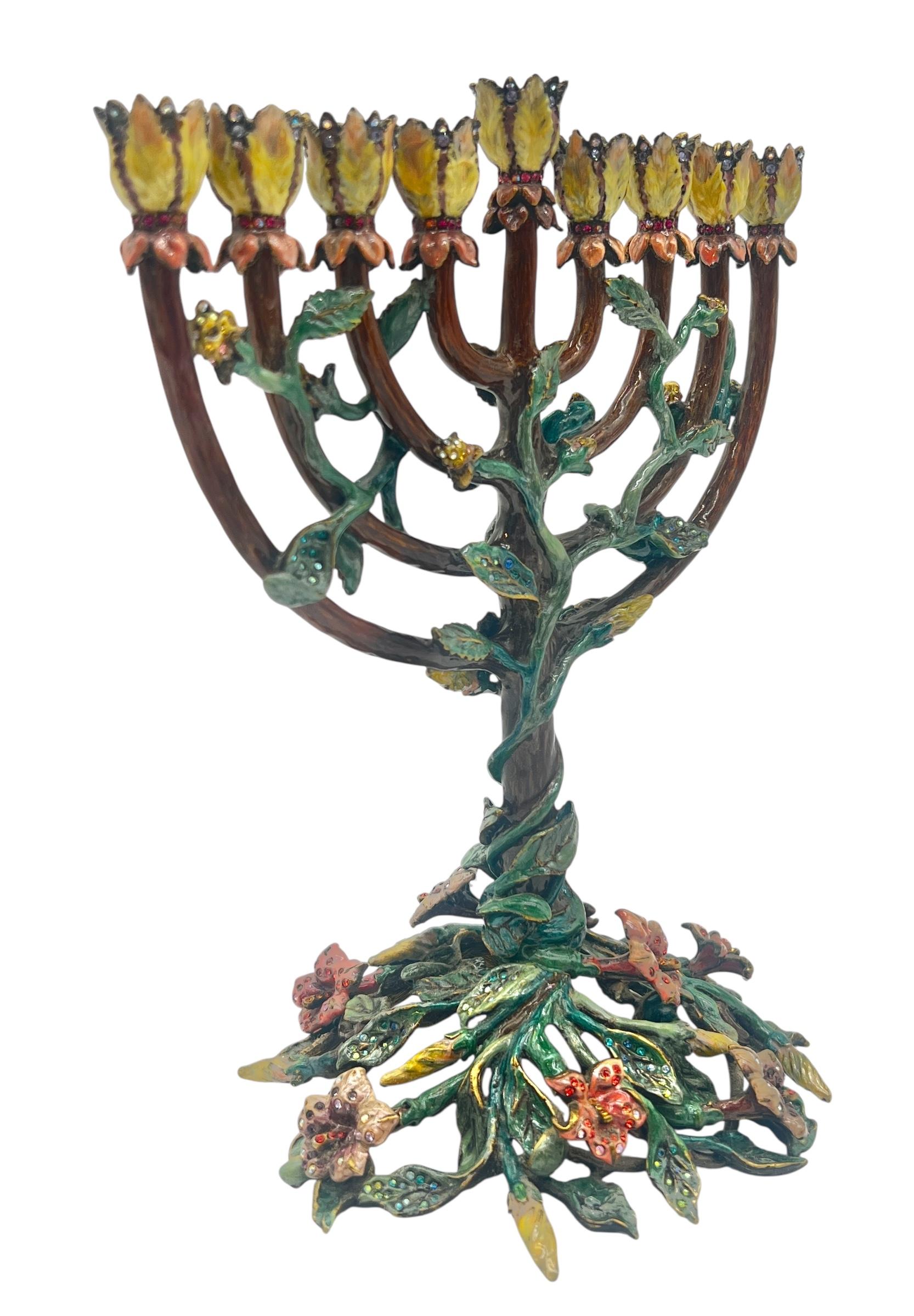 Smalto Jay Strongwater Menorah di Hanukkah smaltata e ingioiellata con Magnolia in vendita