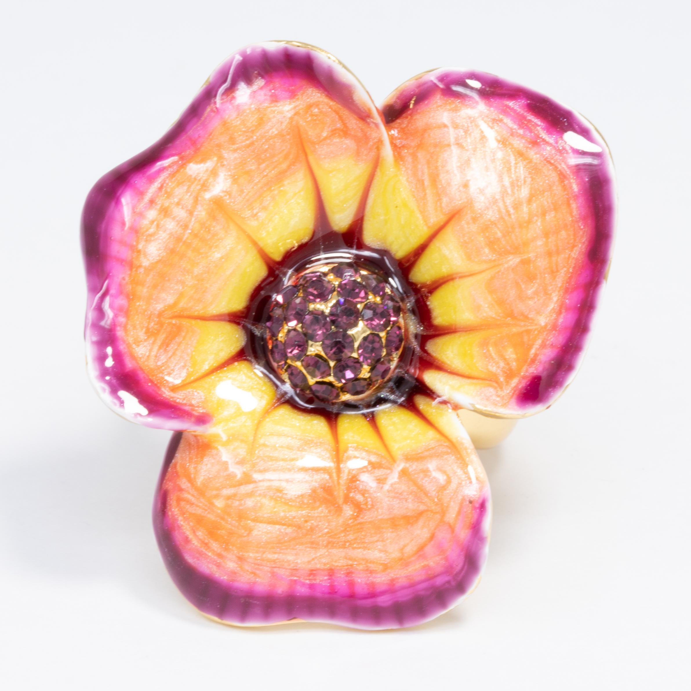 Flower power! An ornate floral statement ring featuring a blooming flower painted  purple and yellow enamel and accented with amethyst crystals. Set on gold plated metal.

Ring size US 8.5

Hallmarks: Jay, Jay Strongwater, CN

By Jay Strongwater,