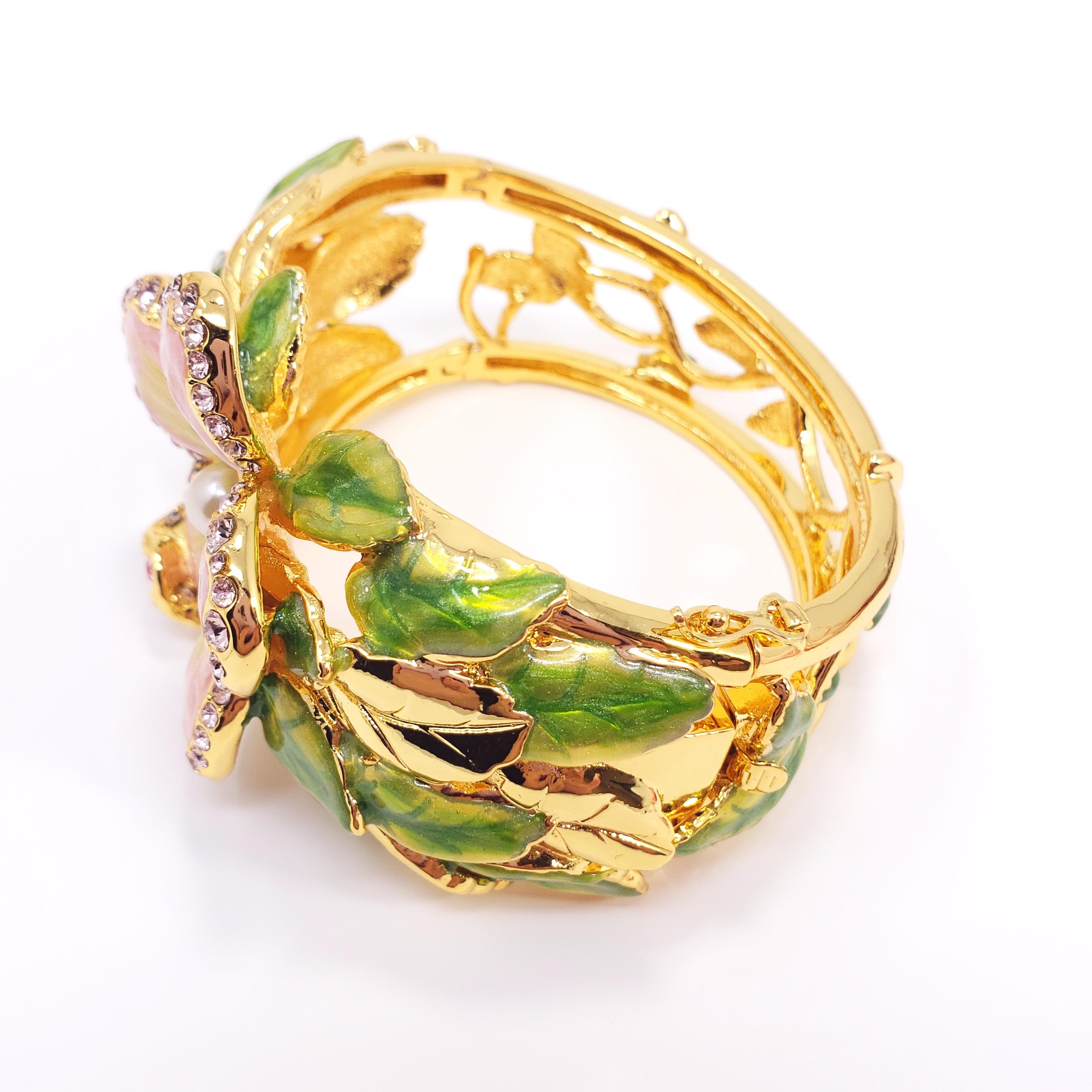 Jay Strongwater “Spring Blossom”  Enamel and Crystal Green Flower Bracelet In New Condition In Milford, DE