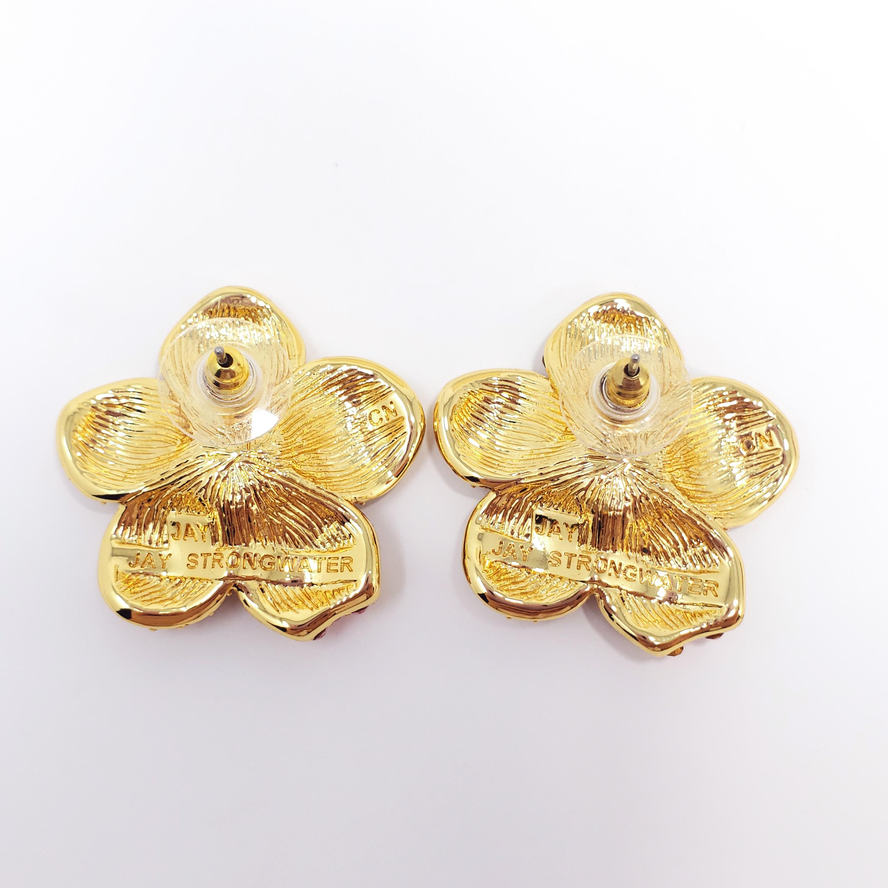 Jay Strongwater « Blossom » en eau douce  Boucles d'oreilles en émail, cristal et perles simulées en vente 1