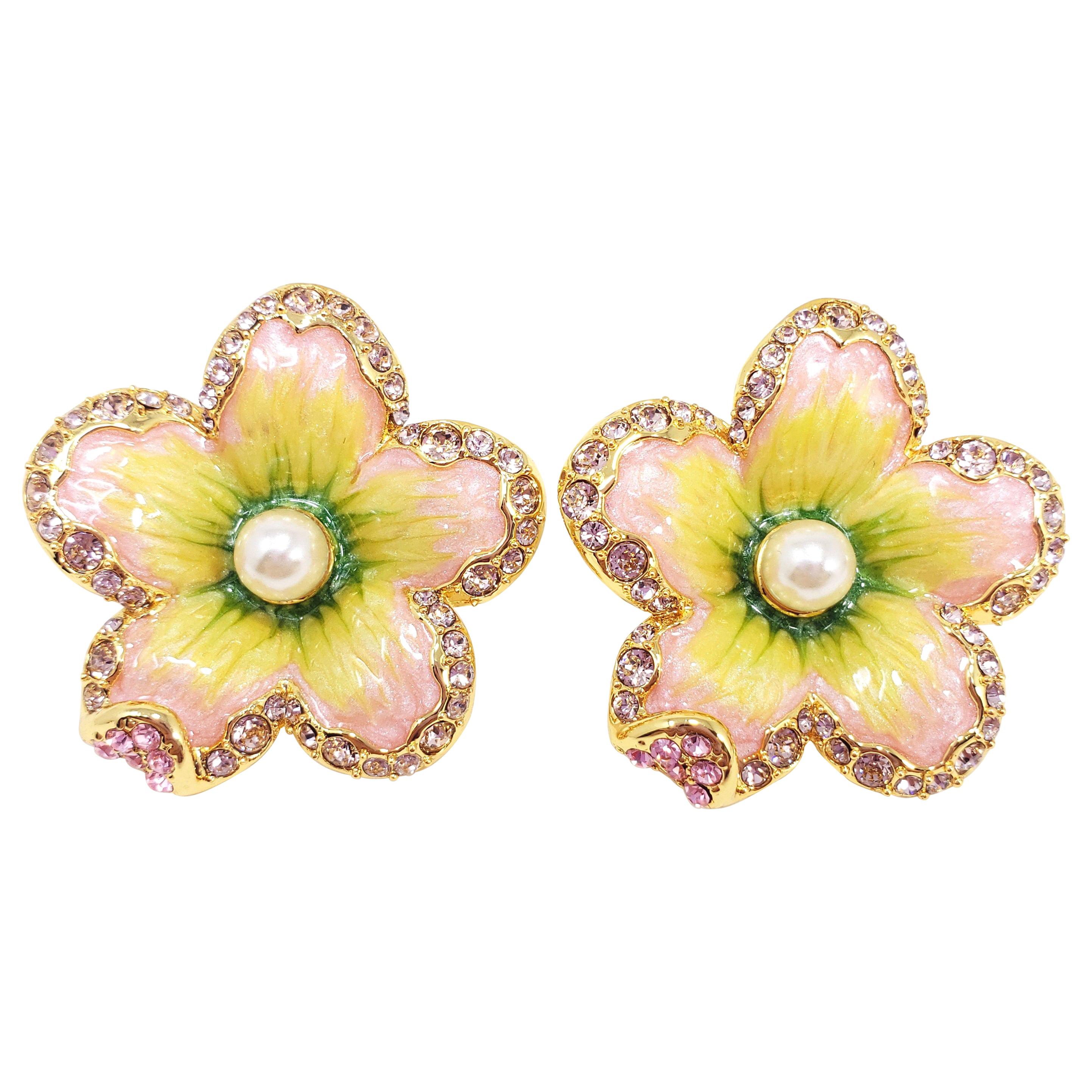 Jay Strongwater « Blossom » en eau douce  Boucles d'oreilles en émail, cristal et perles simulées en vente