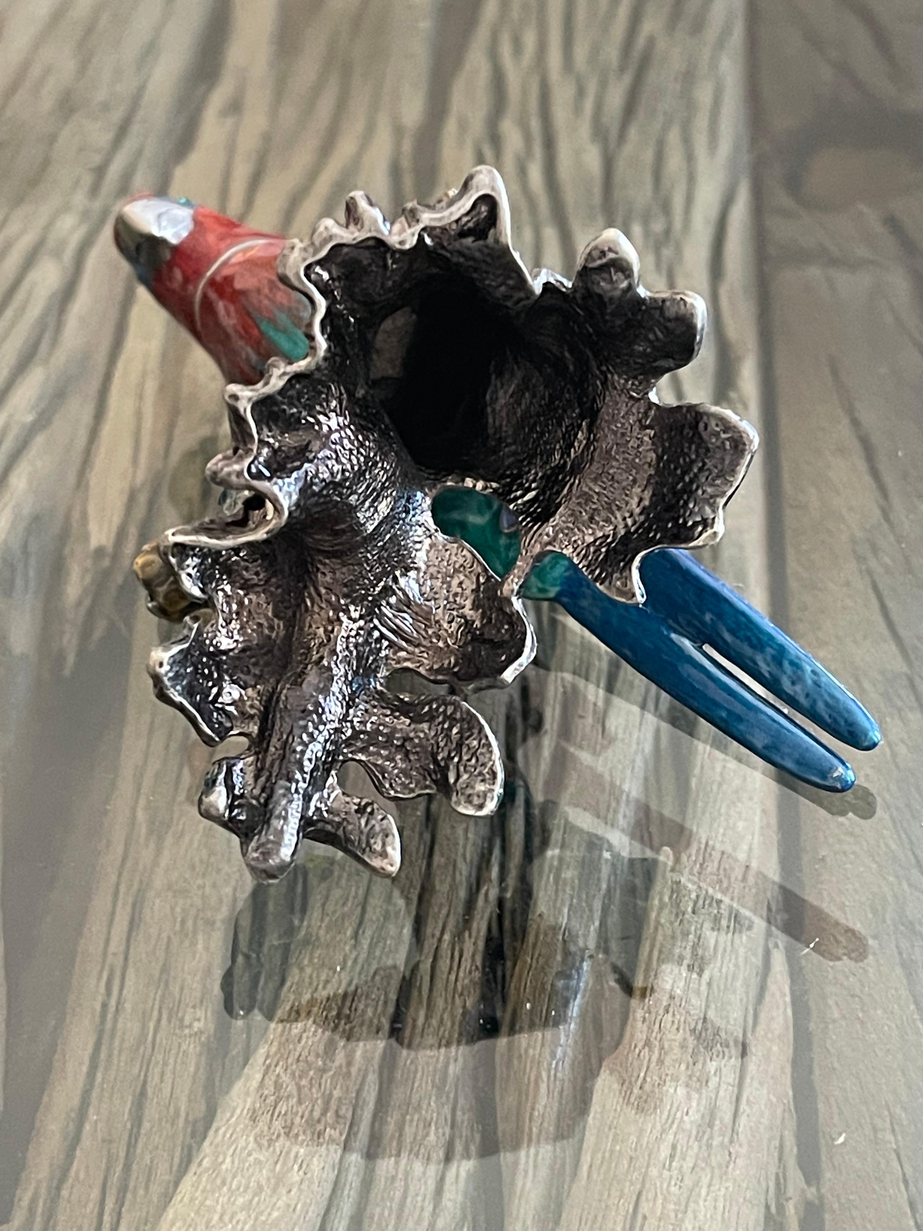 Jay Strongwater Trinket Box emaillierte Papagei-Skulptur aus Strongwater (Metall) im Angebot