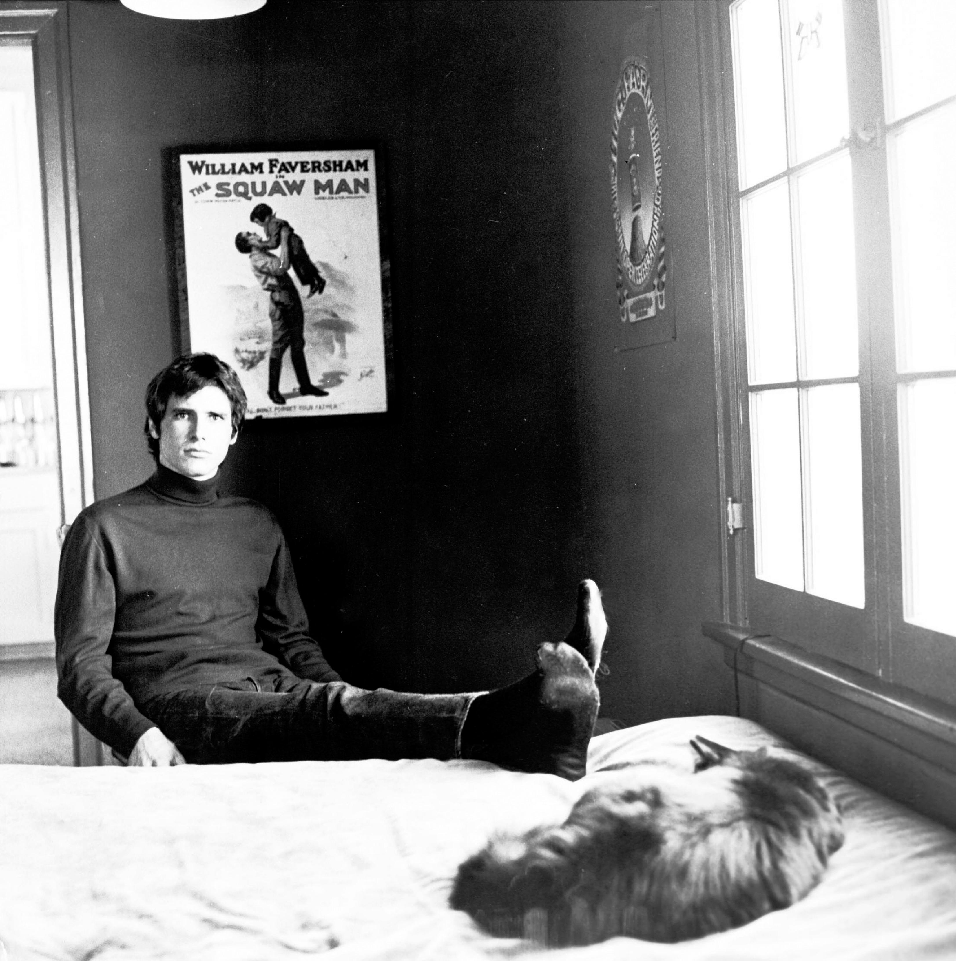 Black and White Photograph Jay Thompson - Harrison Ford à la maison avec son chien