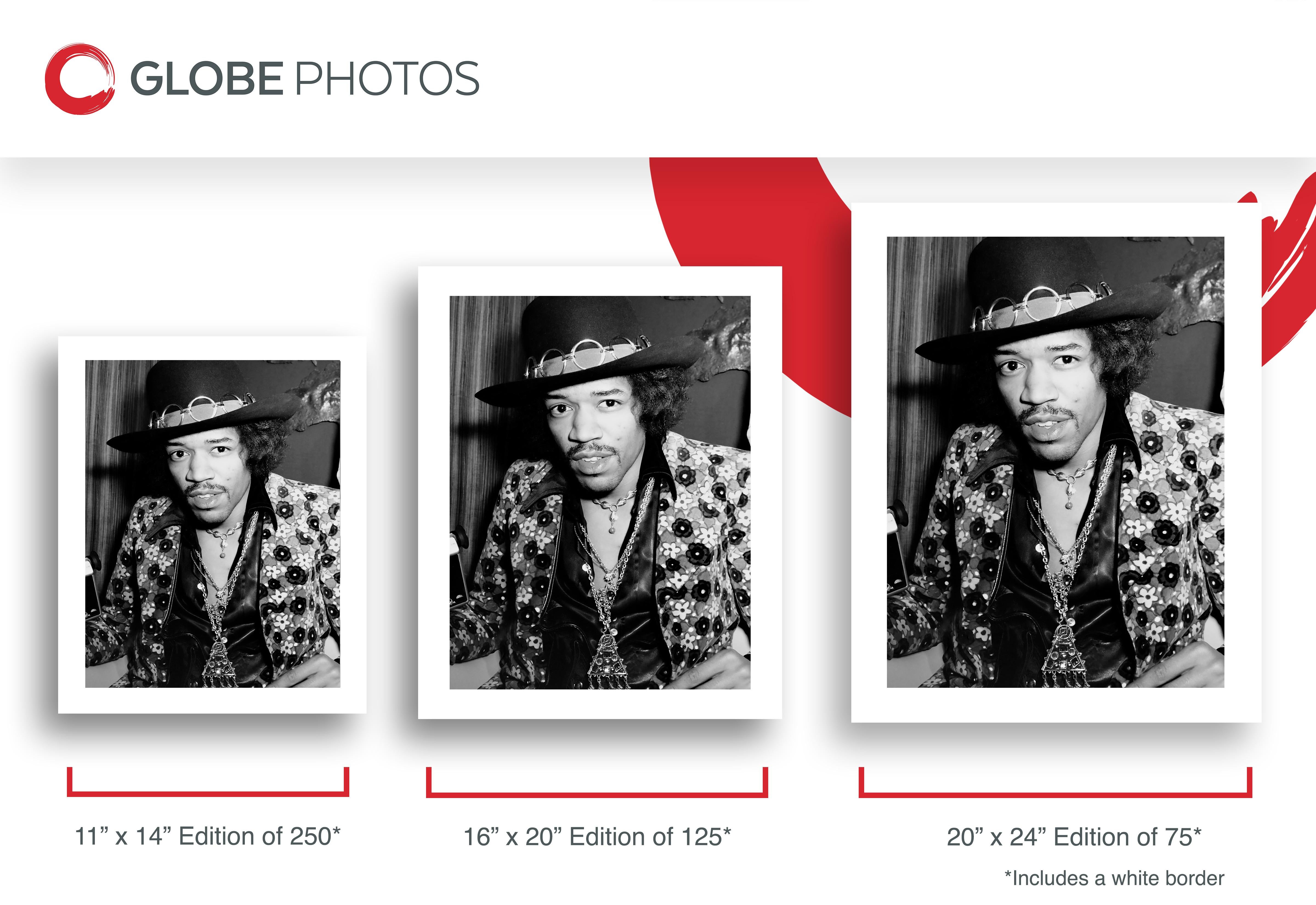 Jimi Hendrix entre bastidores - Photograph Contemporáneo de Jay Thompson