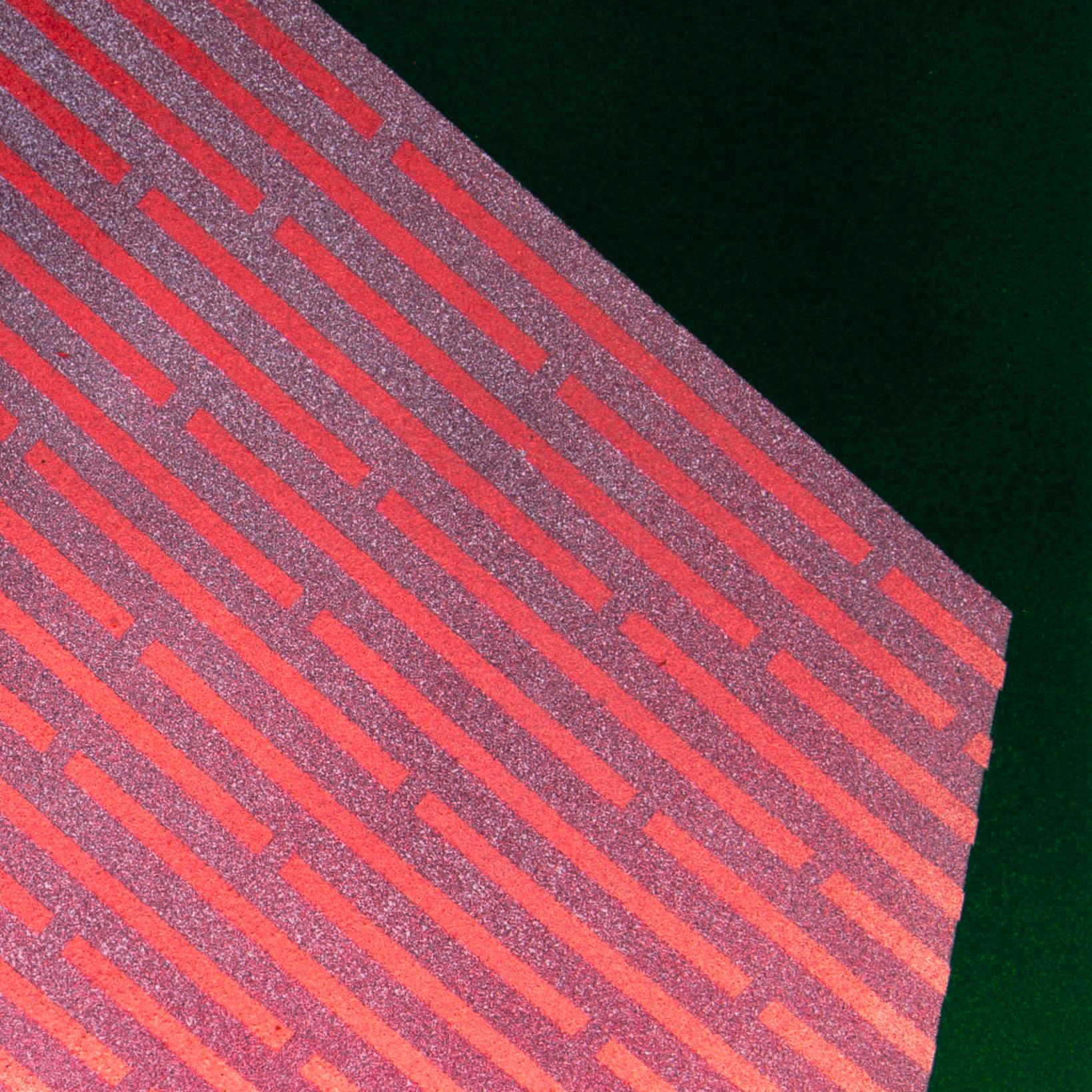 Polígono luminiscente XIII: pintura abstracta geométrica; motivo de líneas rosas y verdes - Painting Abstracto de Jay Walker