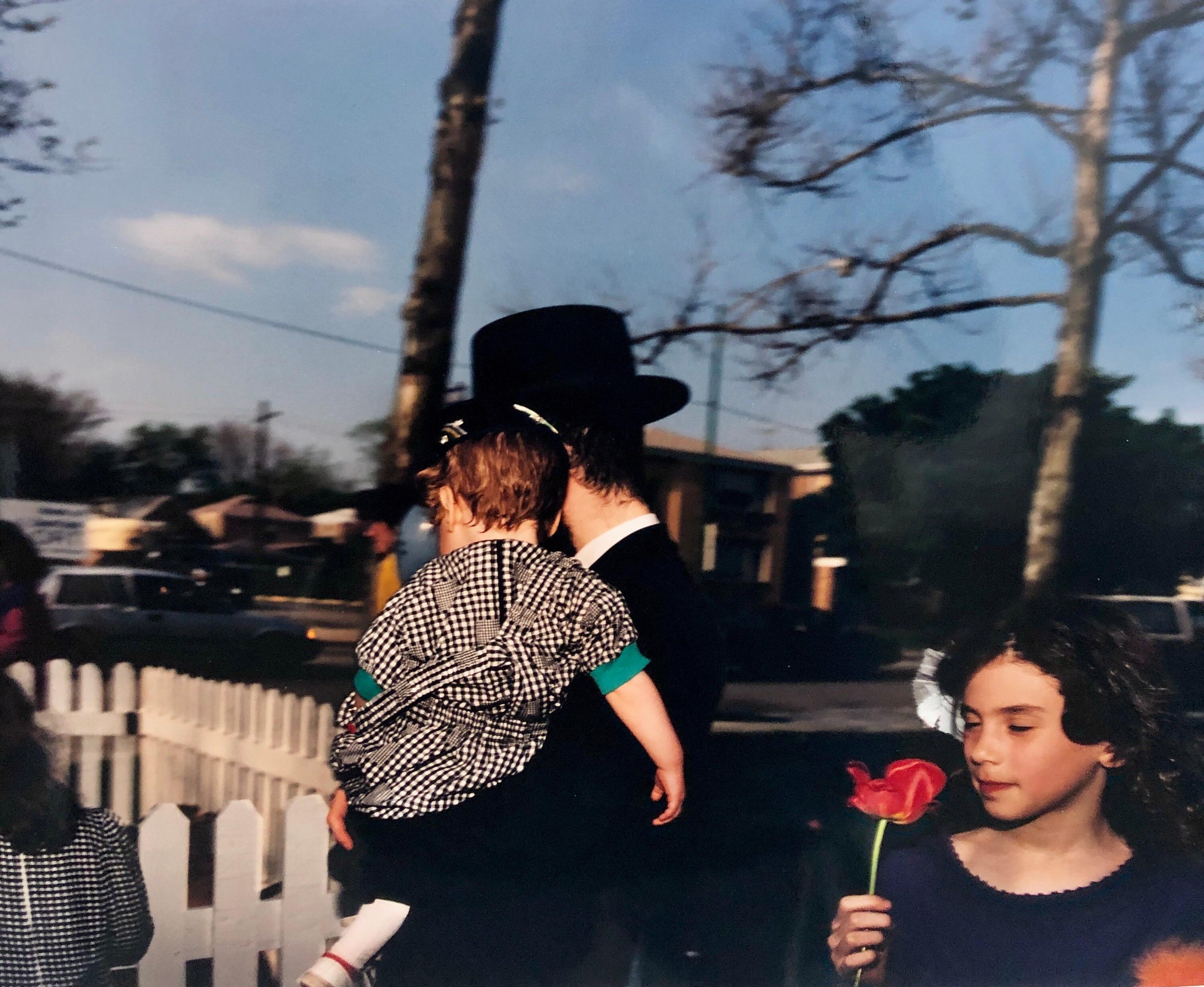 Lag Baomer, signierte Vintage-Farbfotografie Chicago Judaica, Foto Chabad J. Wolke – Photograph von Jay Wolke