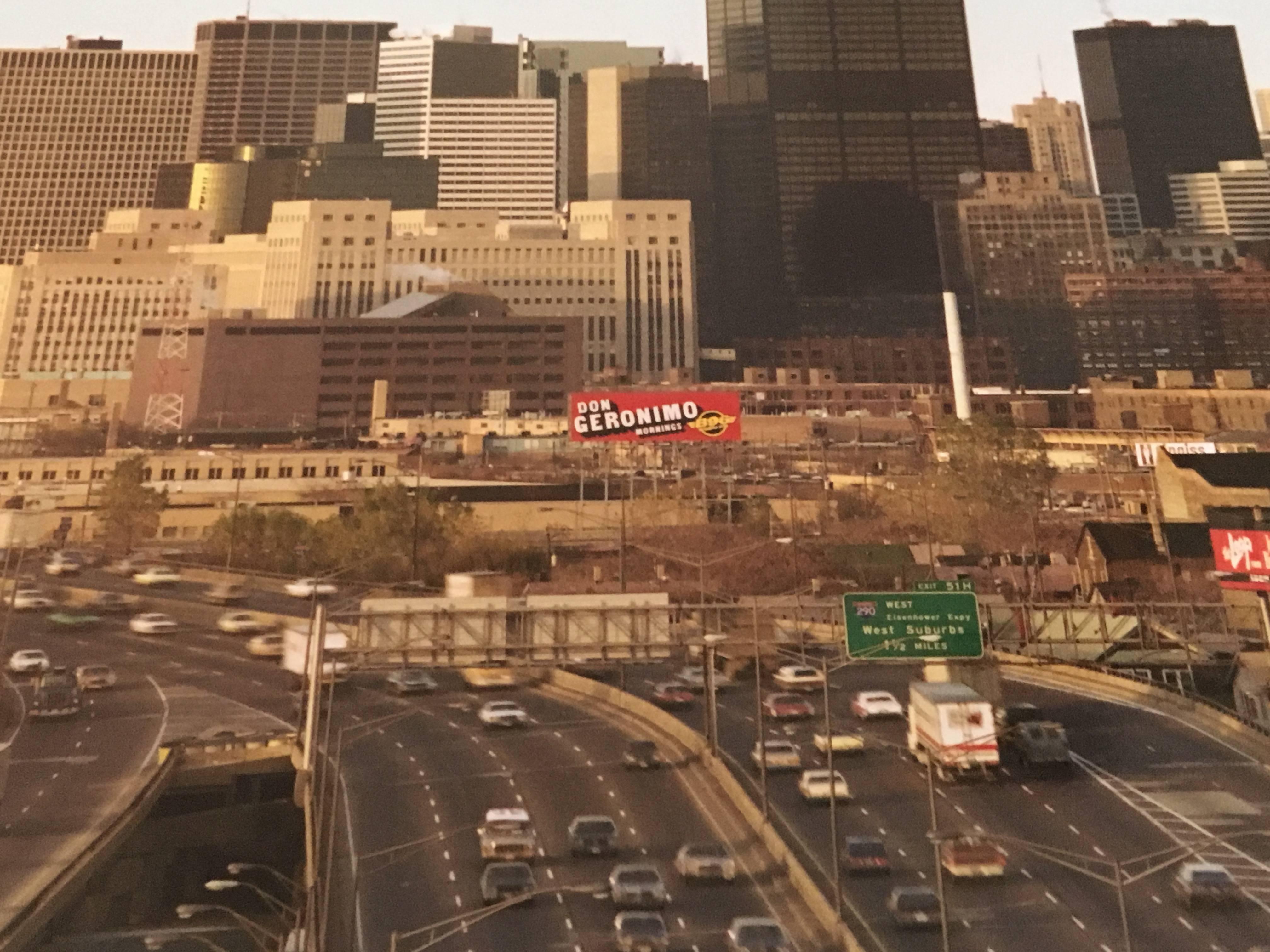 Vue de N. FR. Rubin Bros, photographie couleur à grande échelle de Chicago - Photograph de Jay Wolke