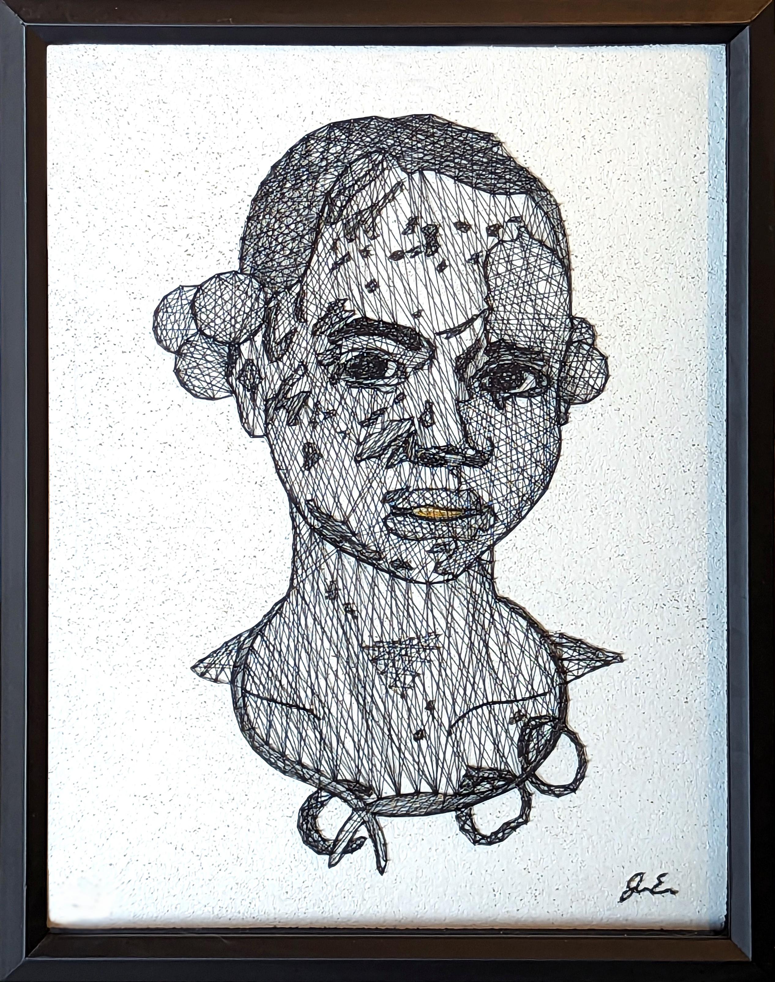 "Opulencia VII" Retrato Contemporáneo en Blanco y Negro de Técnica Mixta de Alfileres e Hilos