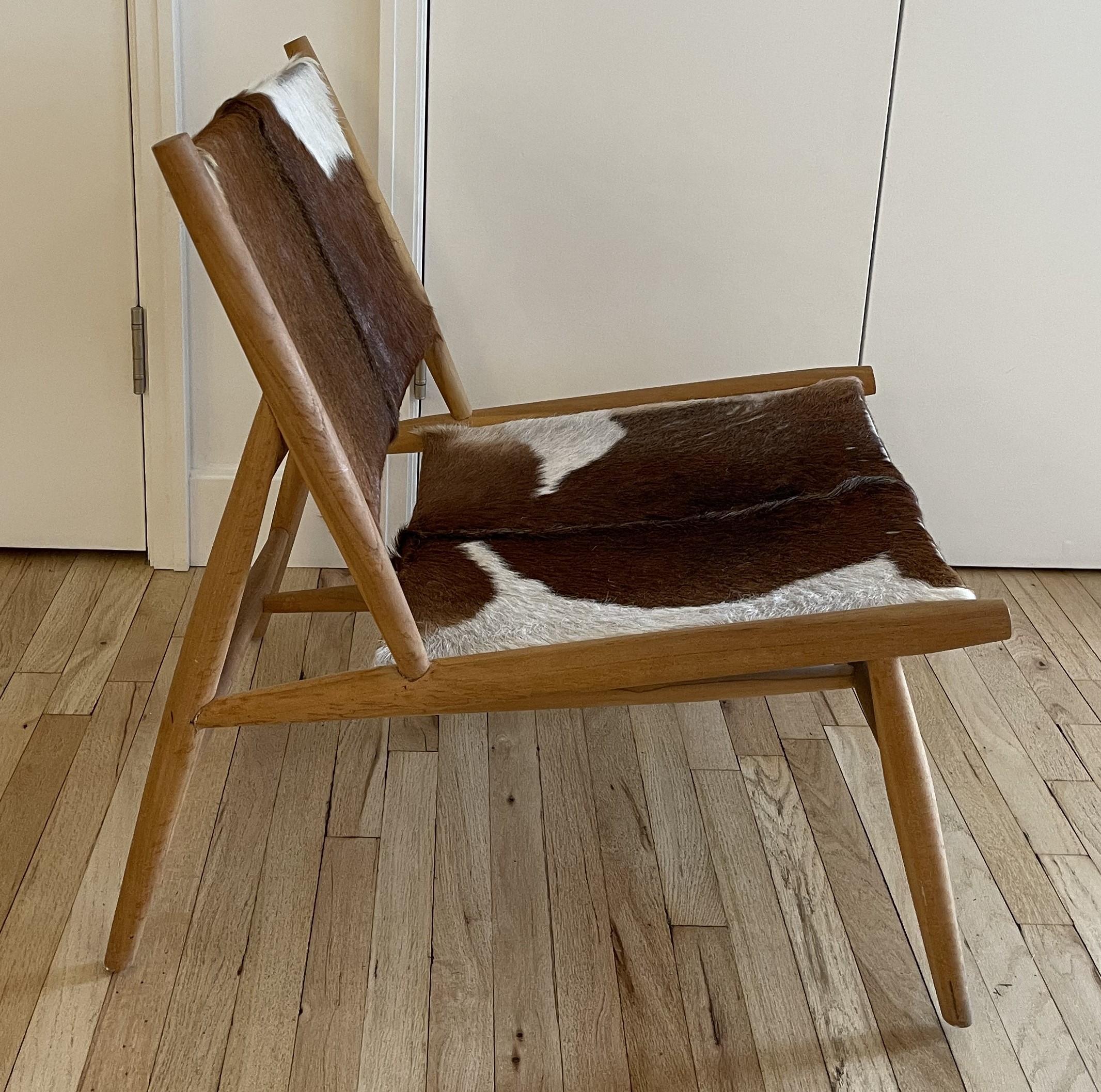 21stC. goat Hide and teak wood side chair by Jayson Home of Chicago. The chair is handcrafted in the United States. This is a smart chair that would work well in an entryway, dressing room or beside a cosy fire. 

Dimensions:
26