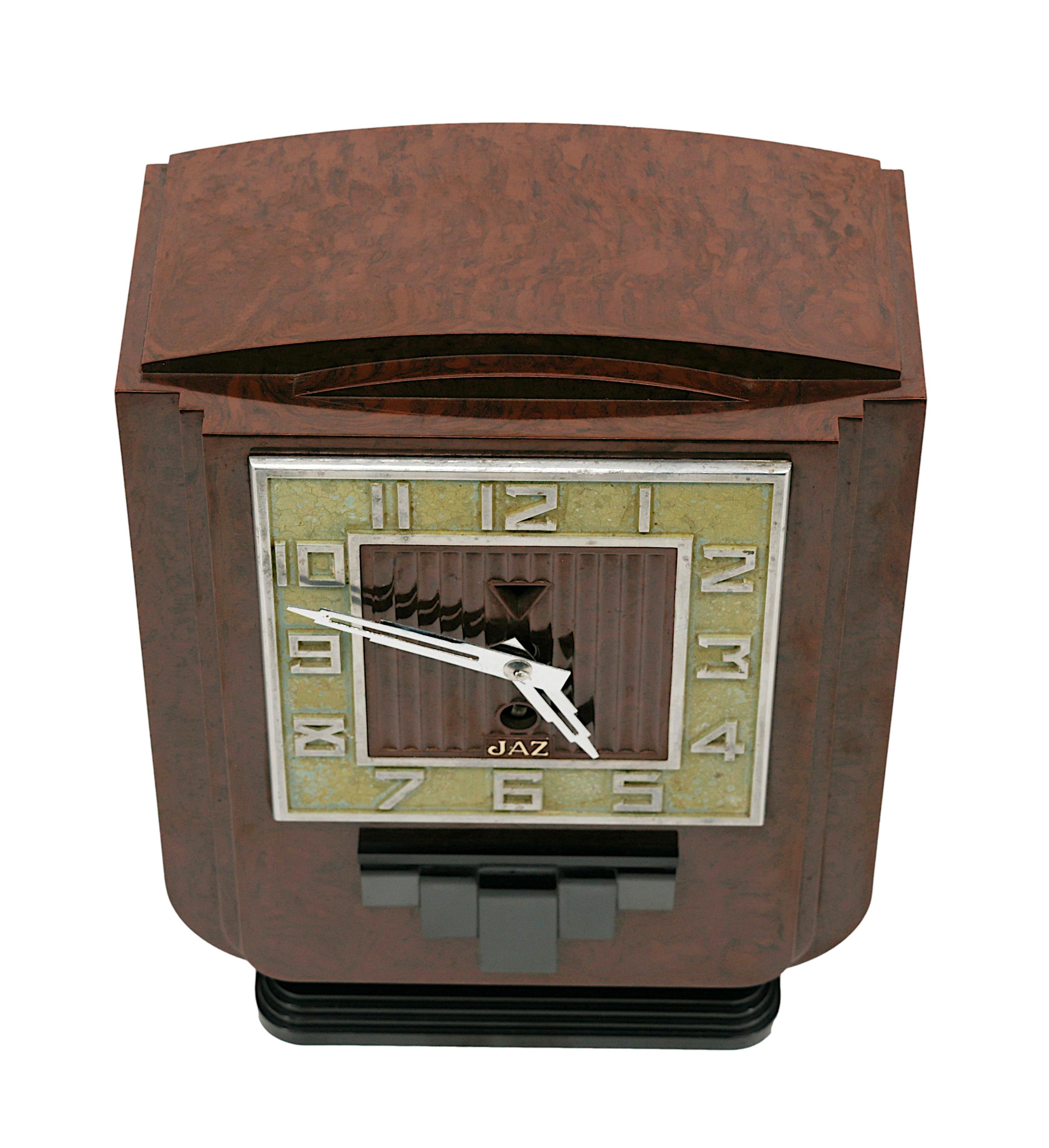 Horloge Art déco française en bakélite chaude JAZ, 1934 en vente 7