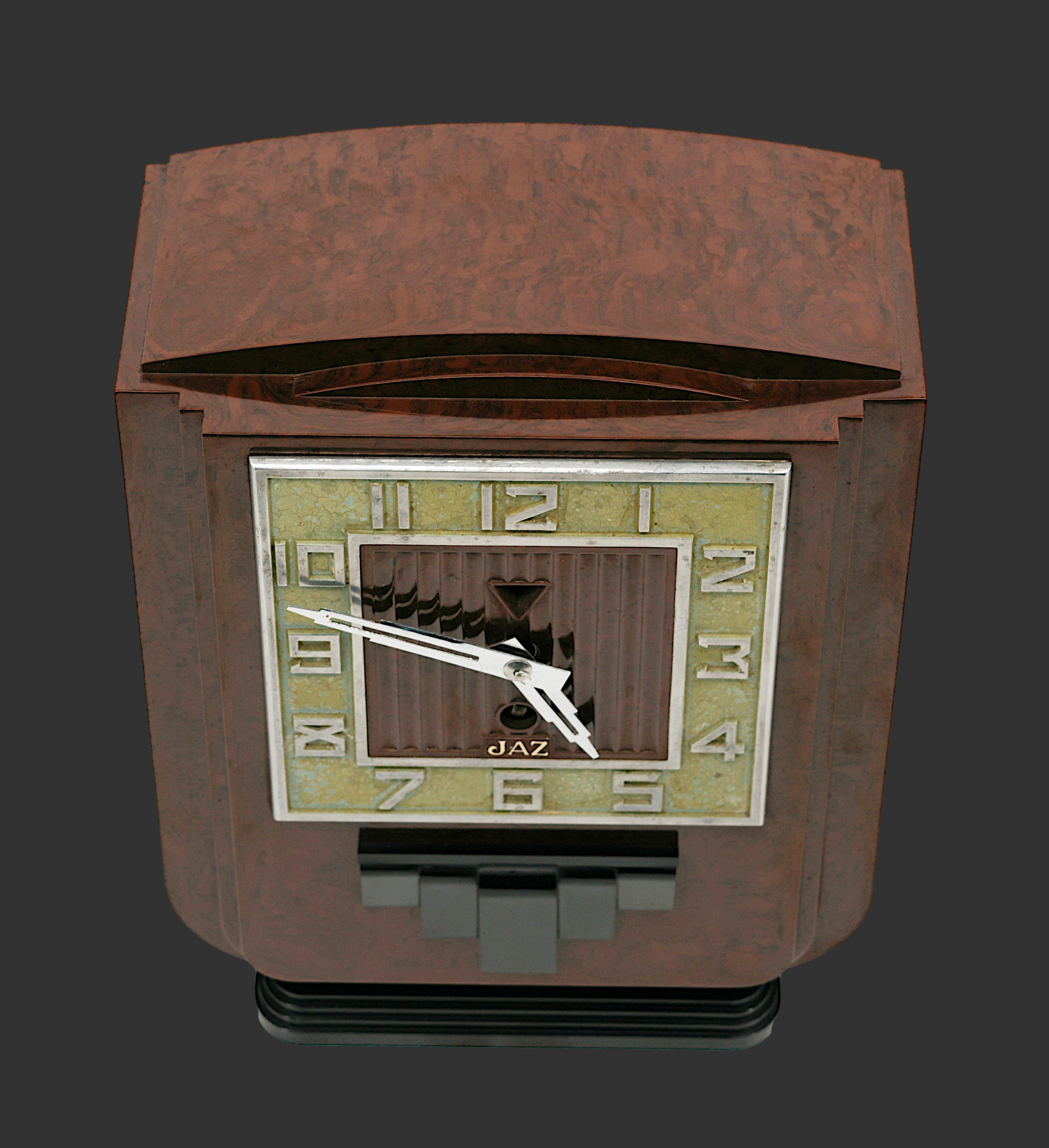 Horloge Art déco française en bakélite chaude JAZ, 1934 en vente 8