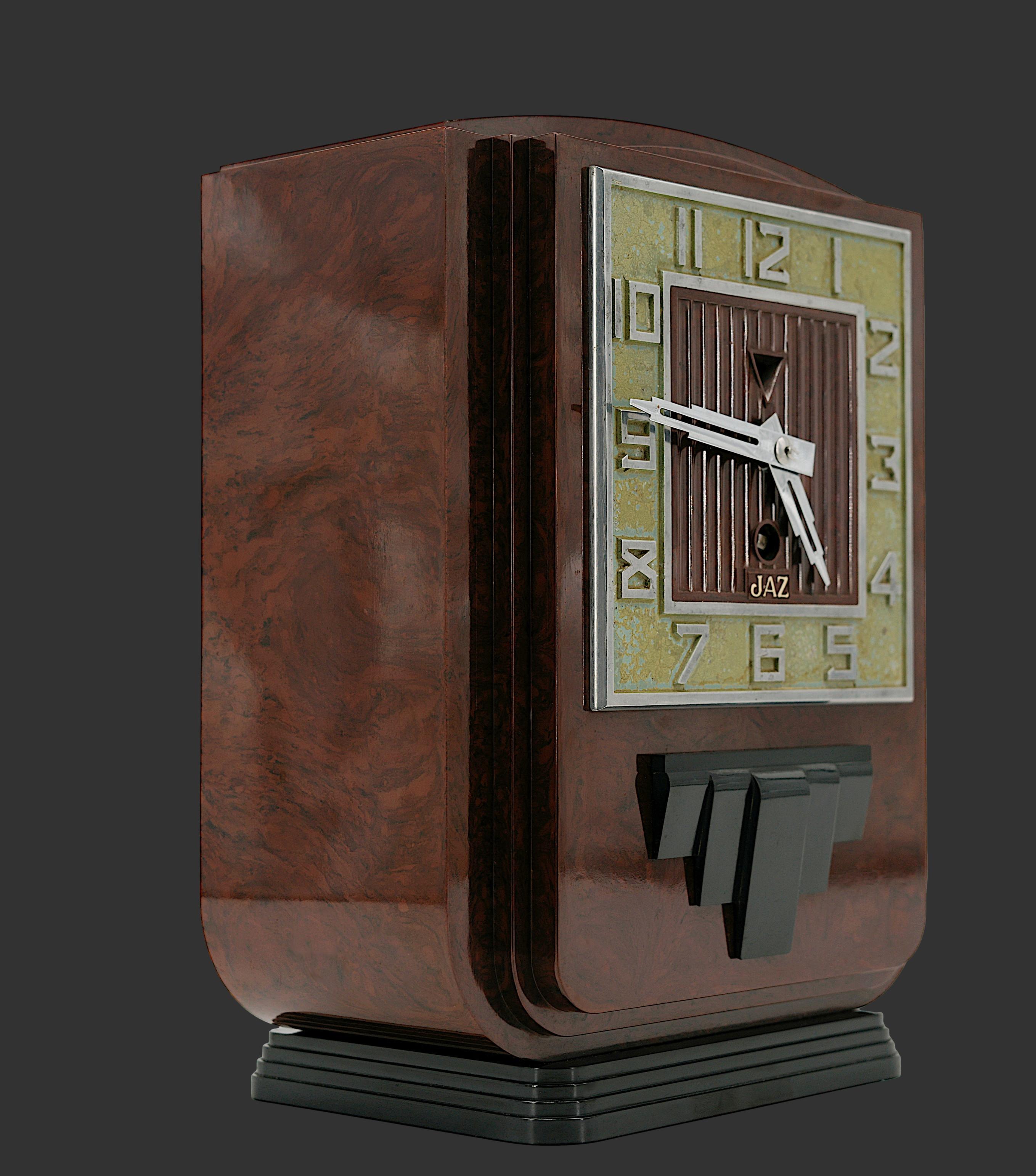 Horloge Art déco française en bakélite chaude JAZ, 1934 Excellent état - En vente à Saint-Amans-des-Cots, FR