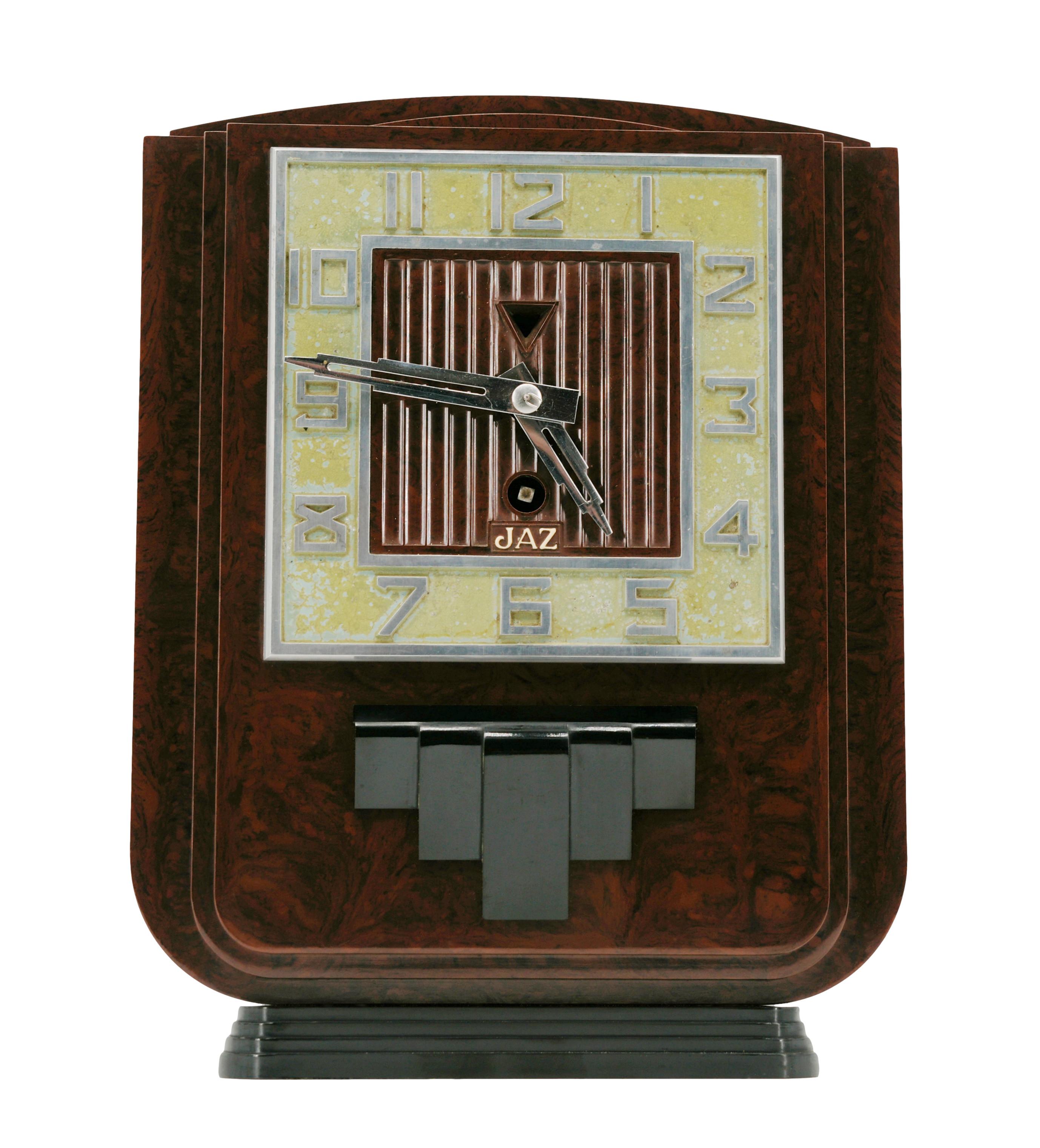 Milieu du XXe siècle Horloge Art déco française en bakélite chaude JAZ, 1934 en vente