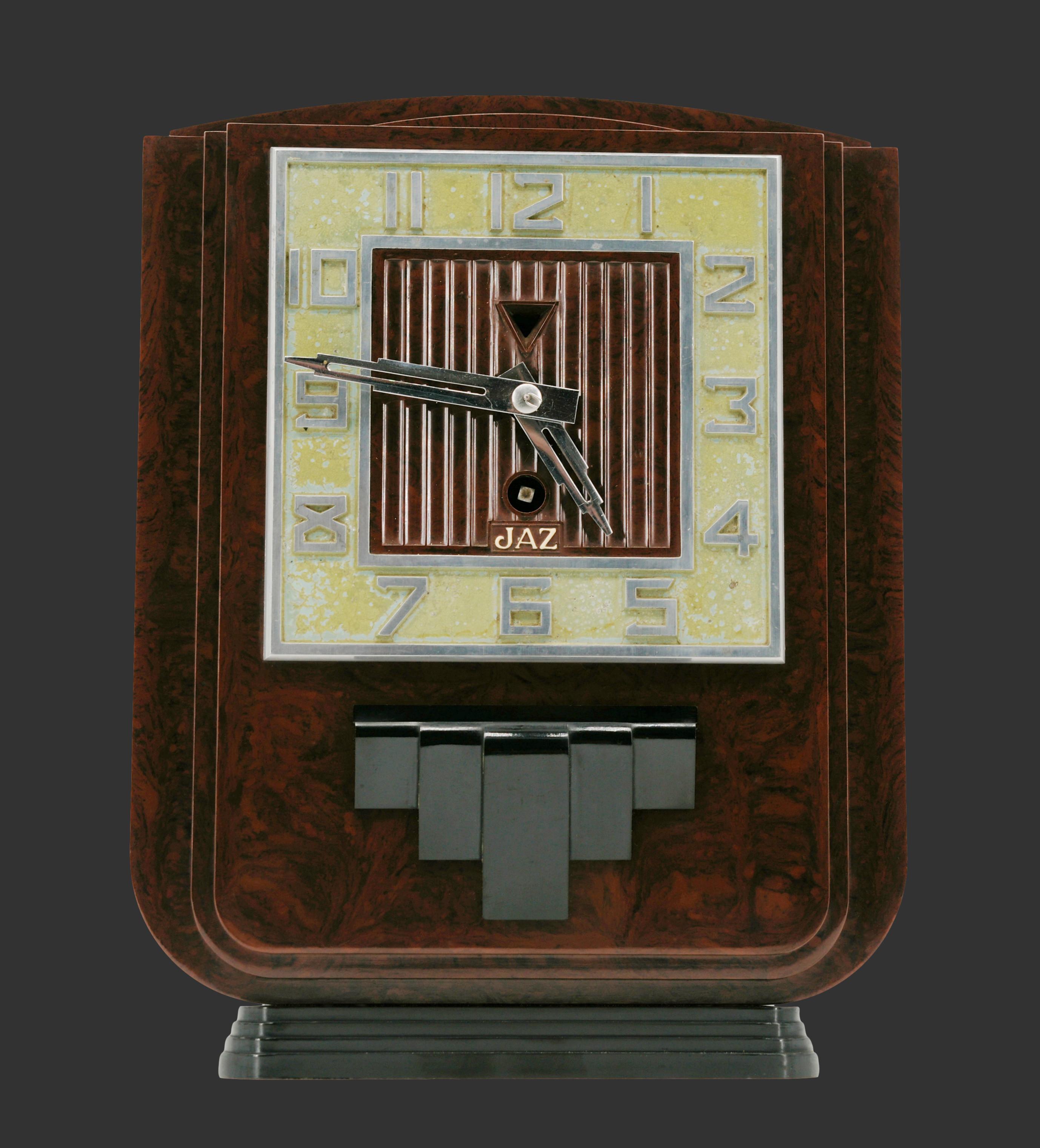 JAZ Französische Art Deco Hotic Bakelit-Uhr, 1934 im Angebot 1