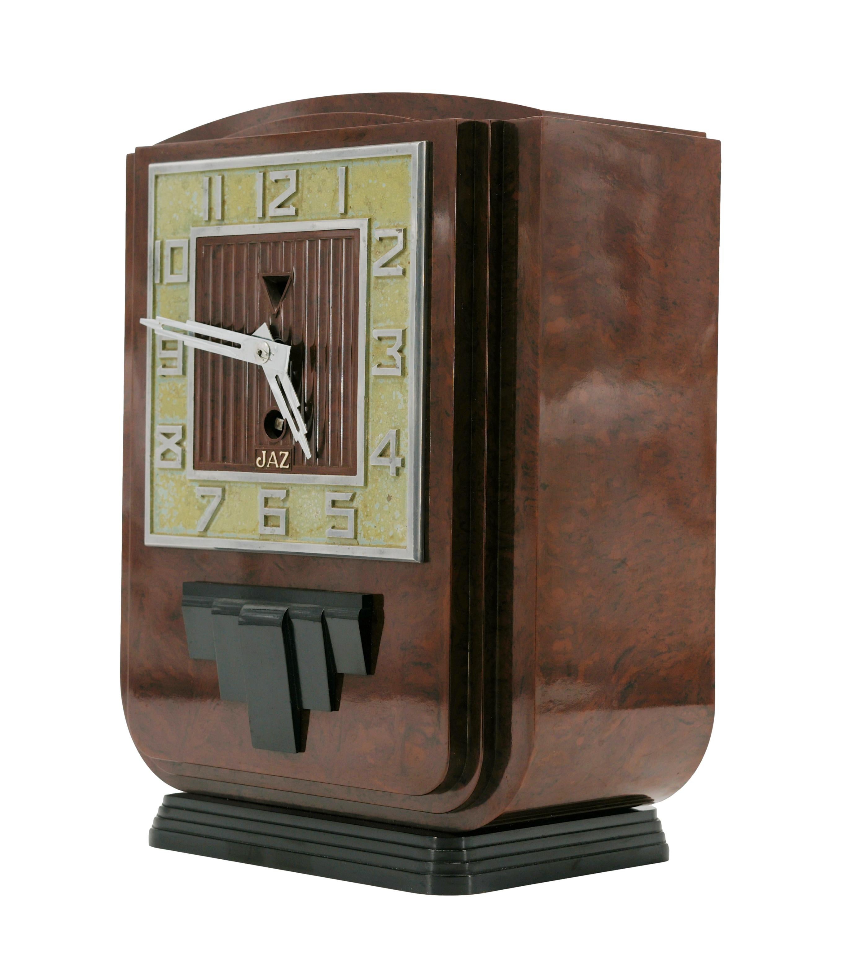 Horloge Art déco française en bakélite chaude JAZ, 1934 en vente 1