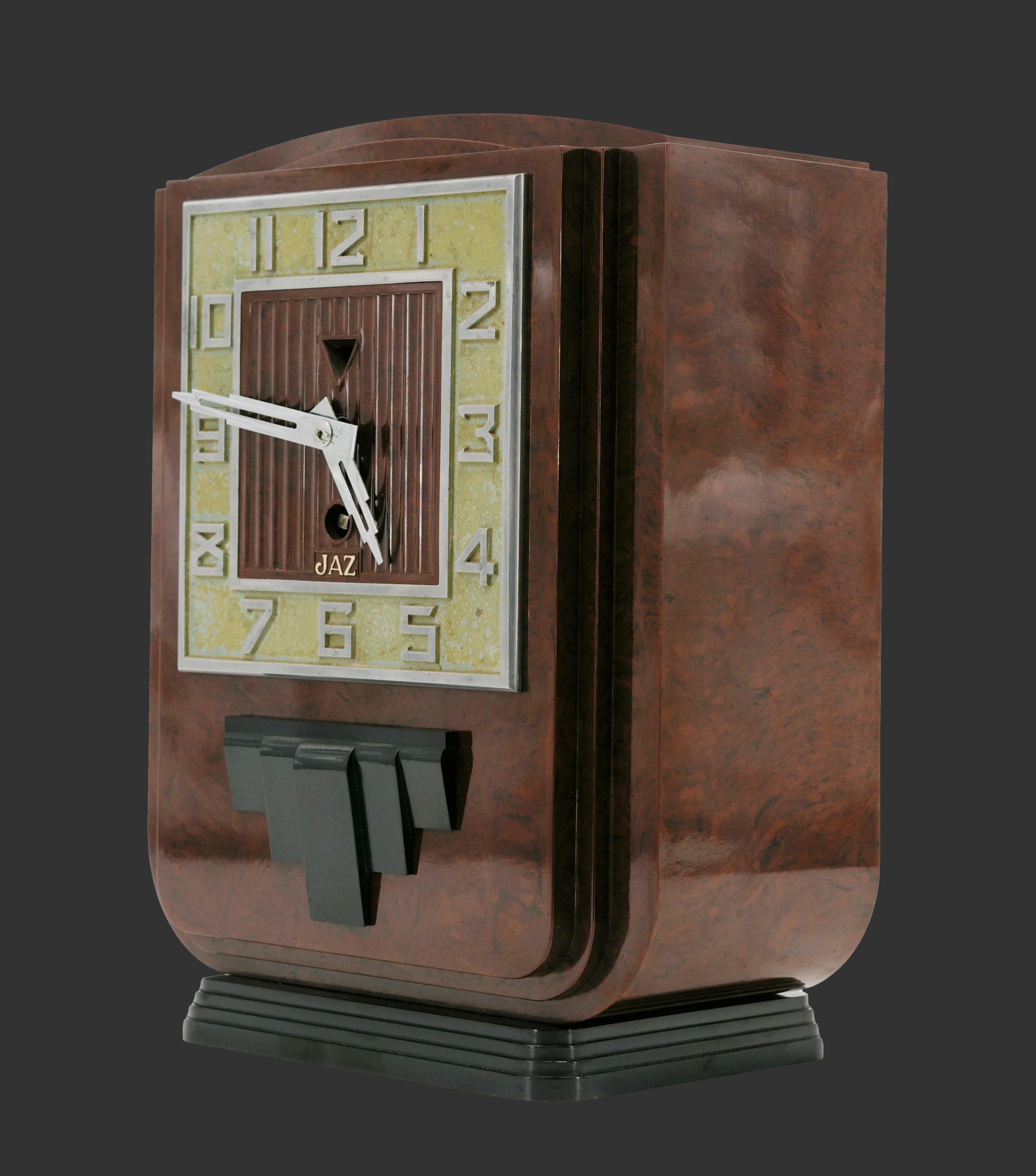 Horloge Art déco française en bakélite chaude JAZ, 1934 en vente 2