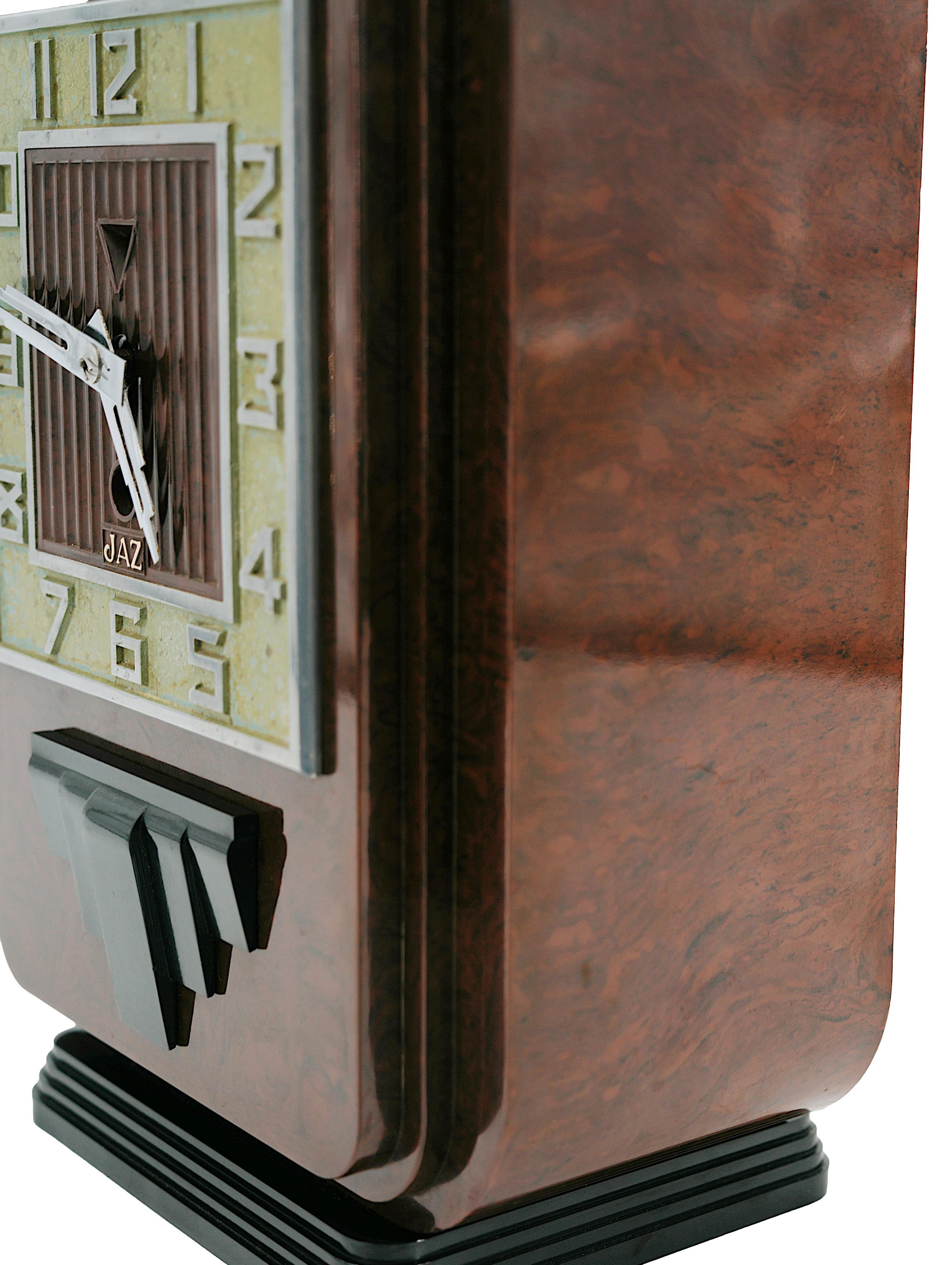 Horloge Art déco française en bakélite chaude JAZ, 1934 en vente 3