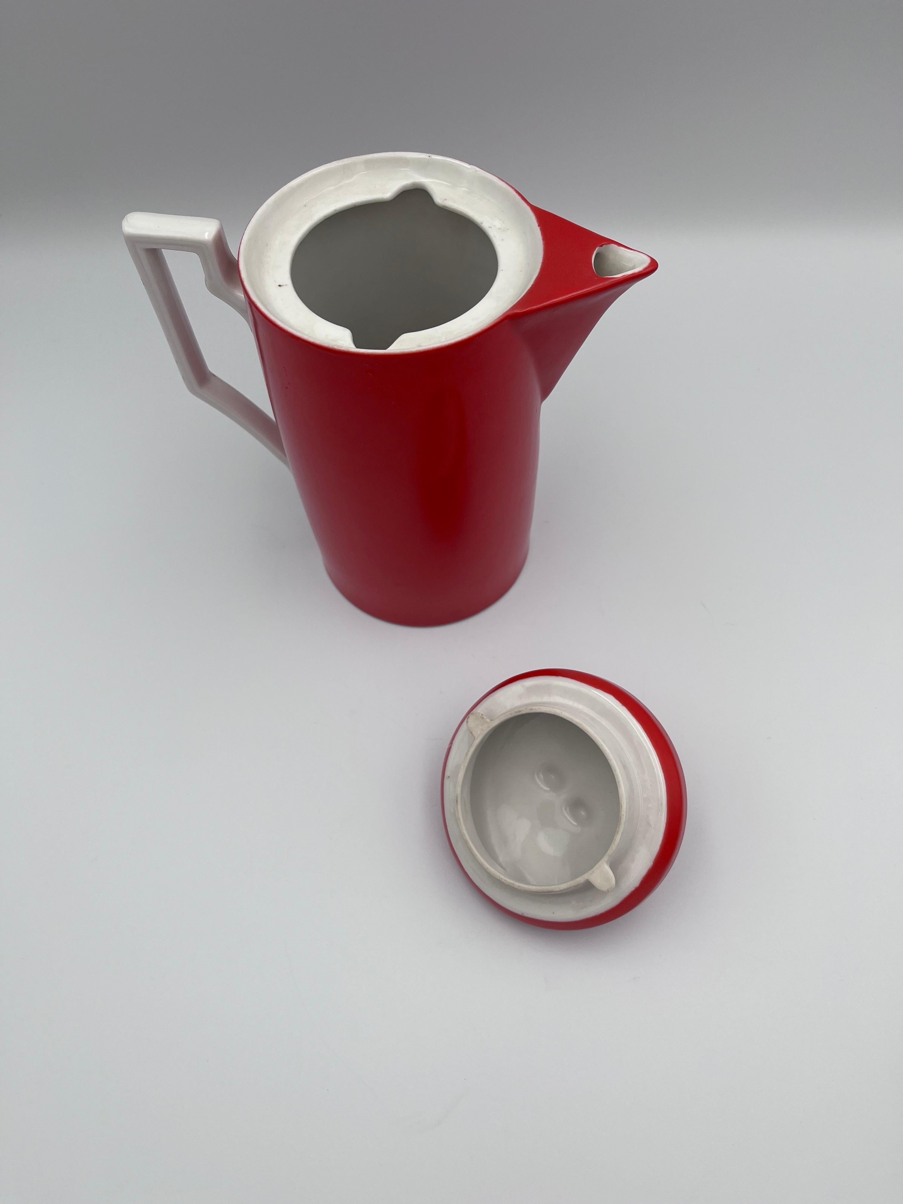 Service à café Demitasse en porcelaine rouge et blanche Jazz Age 1930's EPIAG Art Deco Bon état - En vente à Red Lion, PA