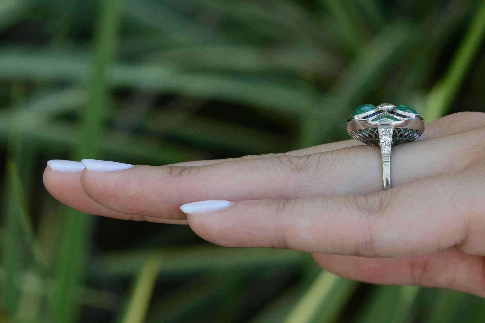 Art Deco Jazz Age Quatrefoil Emerald Diamond Cocktail Ring For Sale