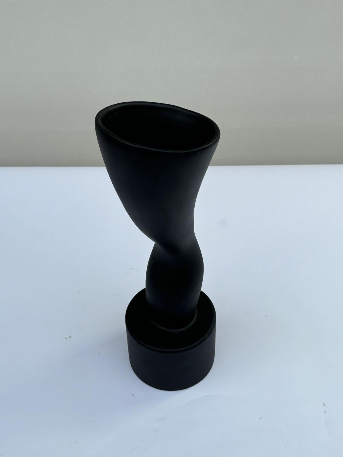 Italiano Vaso in maiolica Jazz Tromba di Ambrogio Pozzi per Rometti Umbertide in vendita
