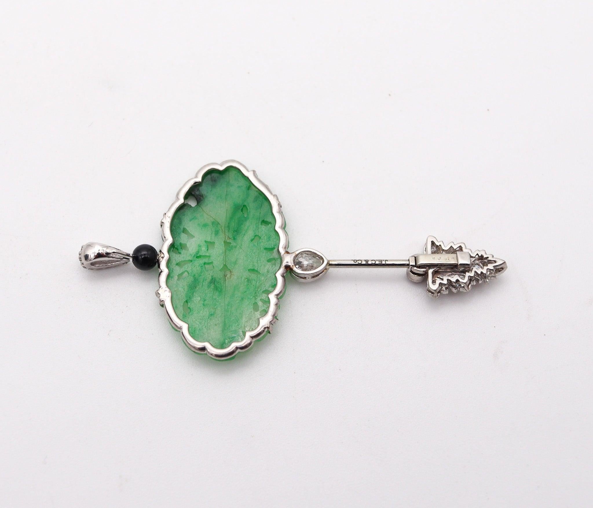 J.B. CALDWELL 1920 Jabot-Brosche aus Platin mit 11,32 Gesamtkaratgewicht Diamanten und Jadeit für Damen oder Herren im Angebot