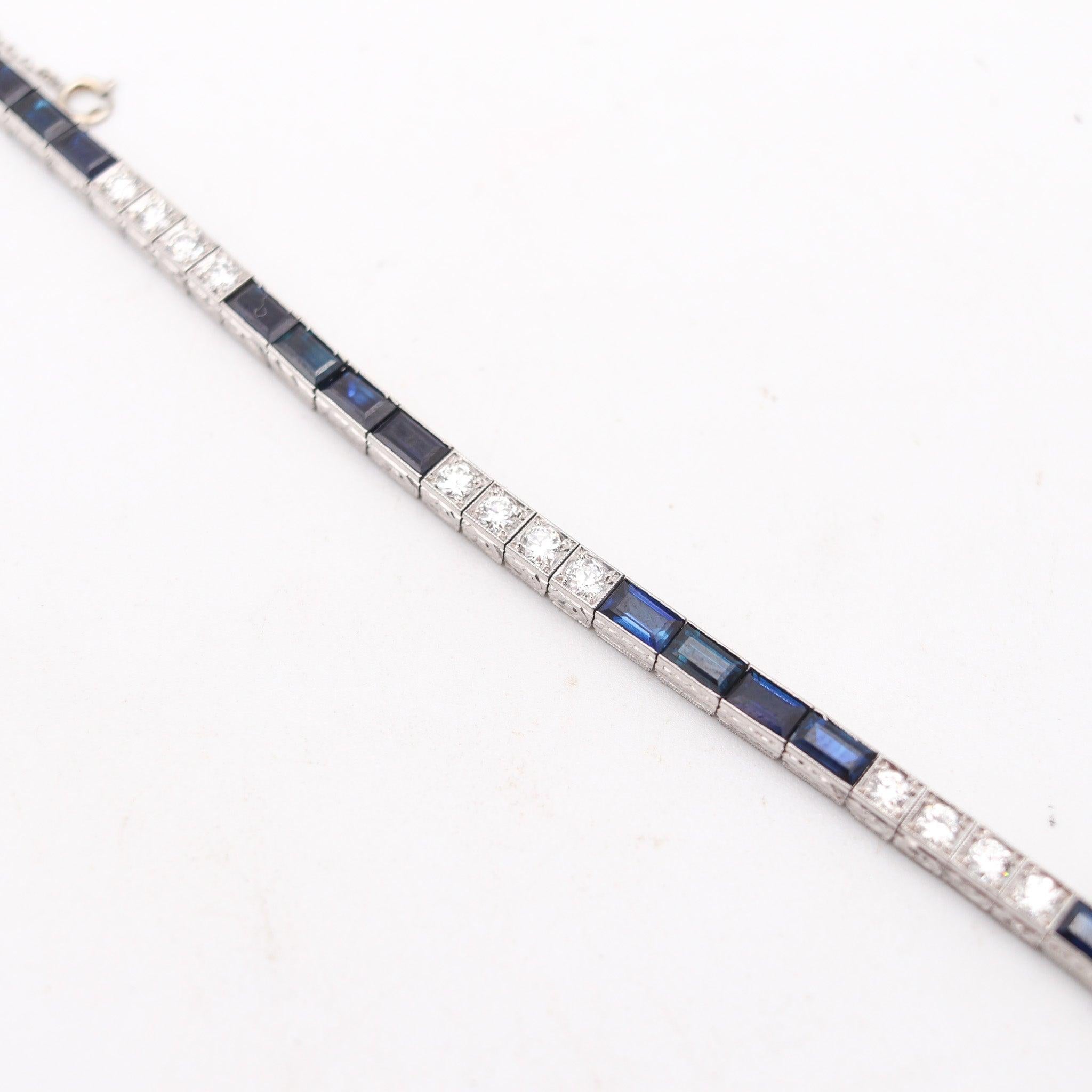 Donna J. A. B. Bracciale CALDWELL 1925 in platino con 8,58 carati di diamanti e zaffiri in vendita