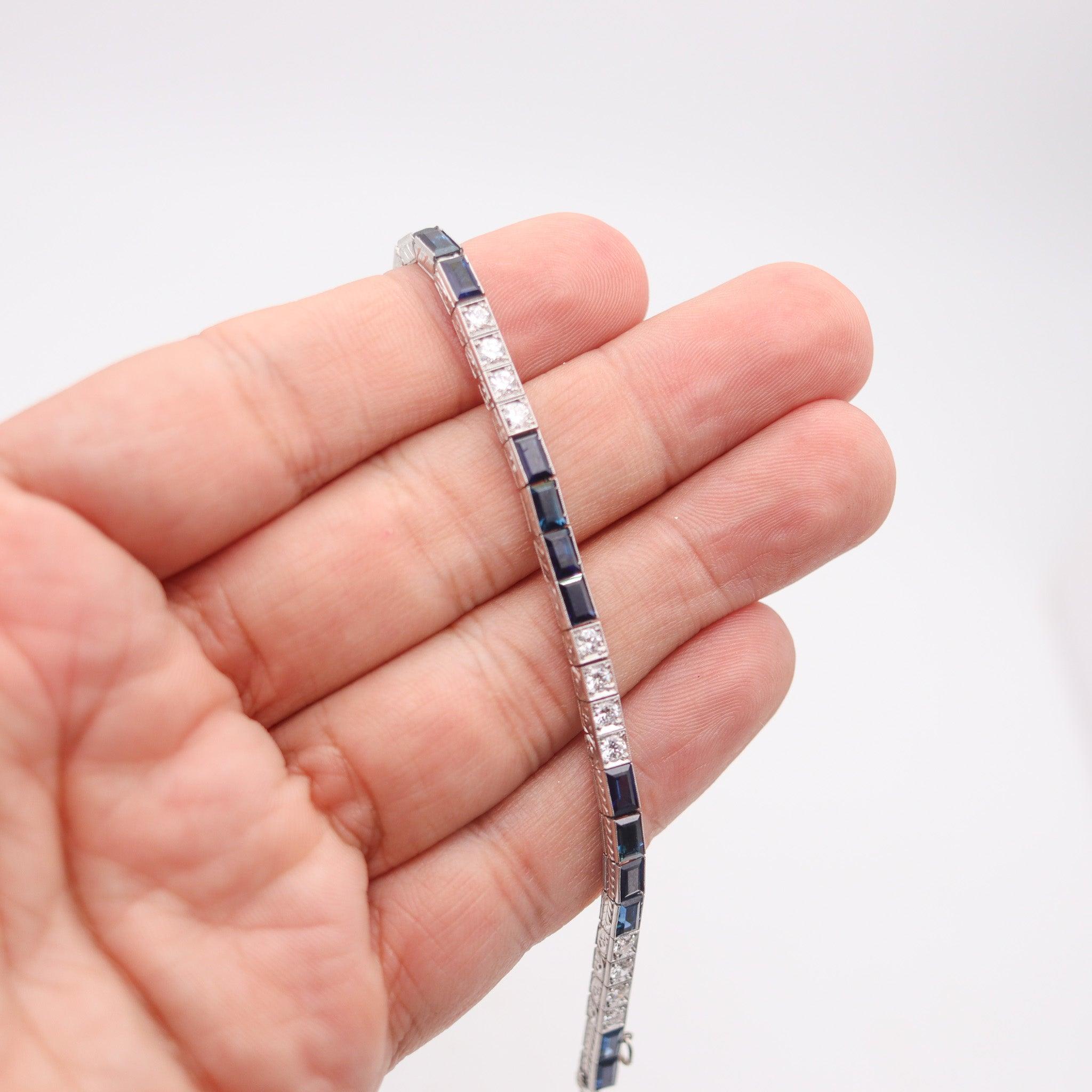 J. A. B. Bracciale CALDWELL 1925 in platino con 8,58 carati di diamanti e zaffiri in vendita 2