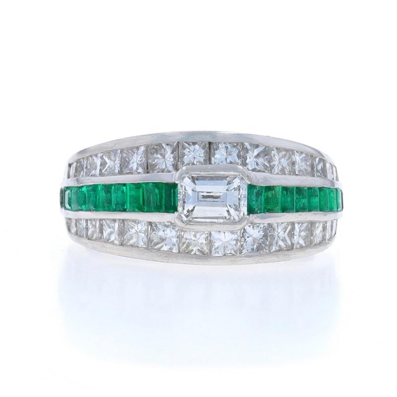 Marque : JB Star

Taille : 5 3/4

Teneur en métal : Platine 900

Carat(s) : .30ct
Coupe : Émeraude
Couleur : G
Clarté : VS2

Émeraudes naturelles
Traitement : Huilage
Carat(s) : .80ctw
Coupe : Baguette

Diamants naturels
Carat(s) : 1.20ctw
Coupe :