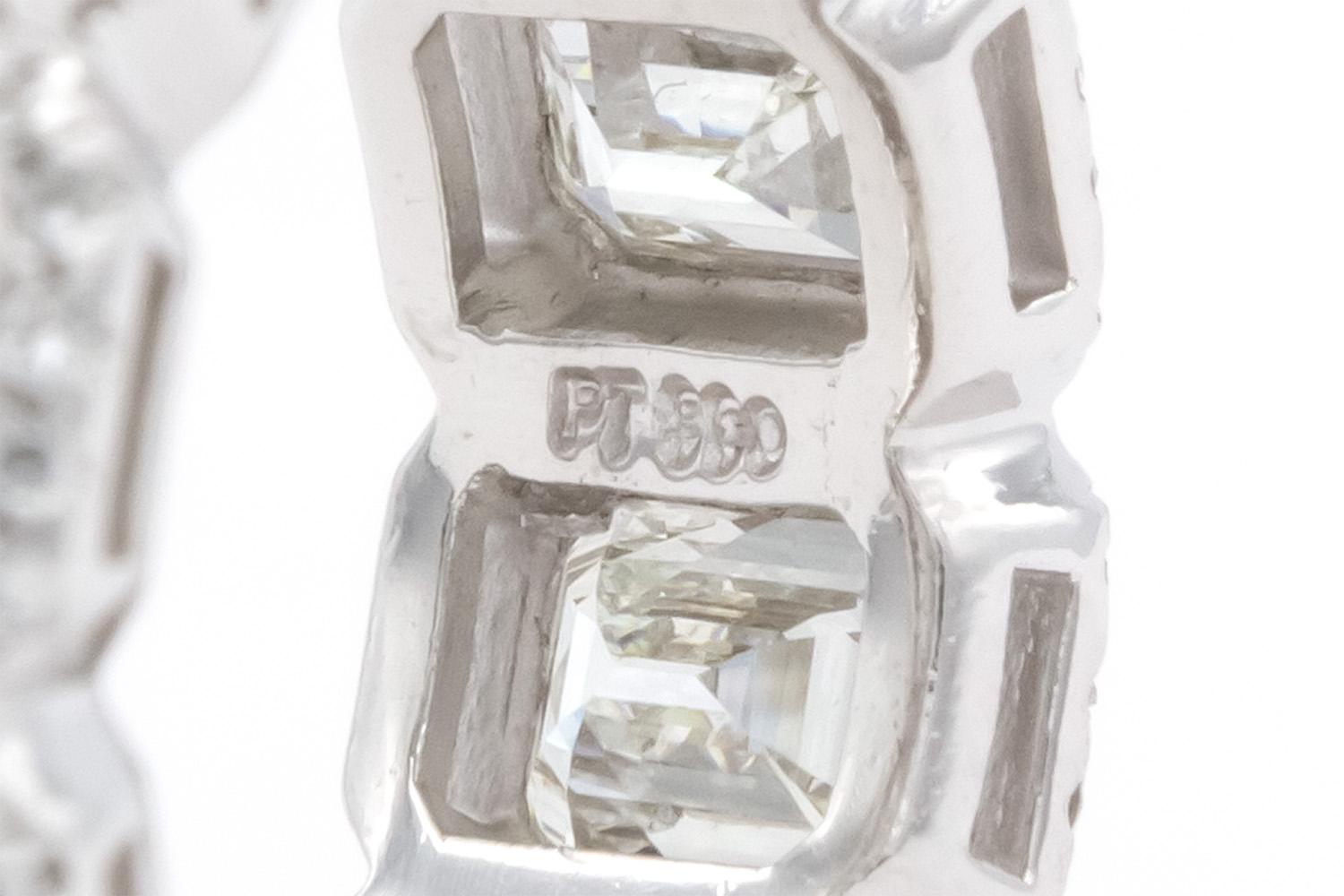 JB Ewigkeitsring aus Platin mit Stern- und Smaragdschliff-Diamant-Halo 8,50 Karat im Angebot 4