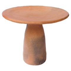 Table d'appoint contemporaine en terre cuite, fabriquée à la main par le potier Houda