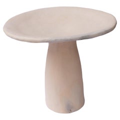 Grande table d'appoint blanche fabriquée à la main en argile locale, pigments naturels