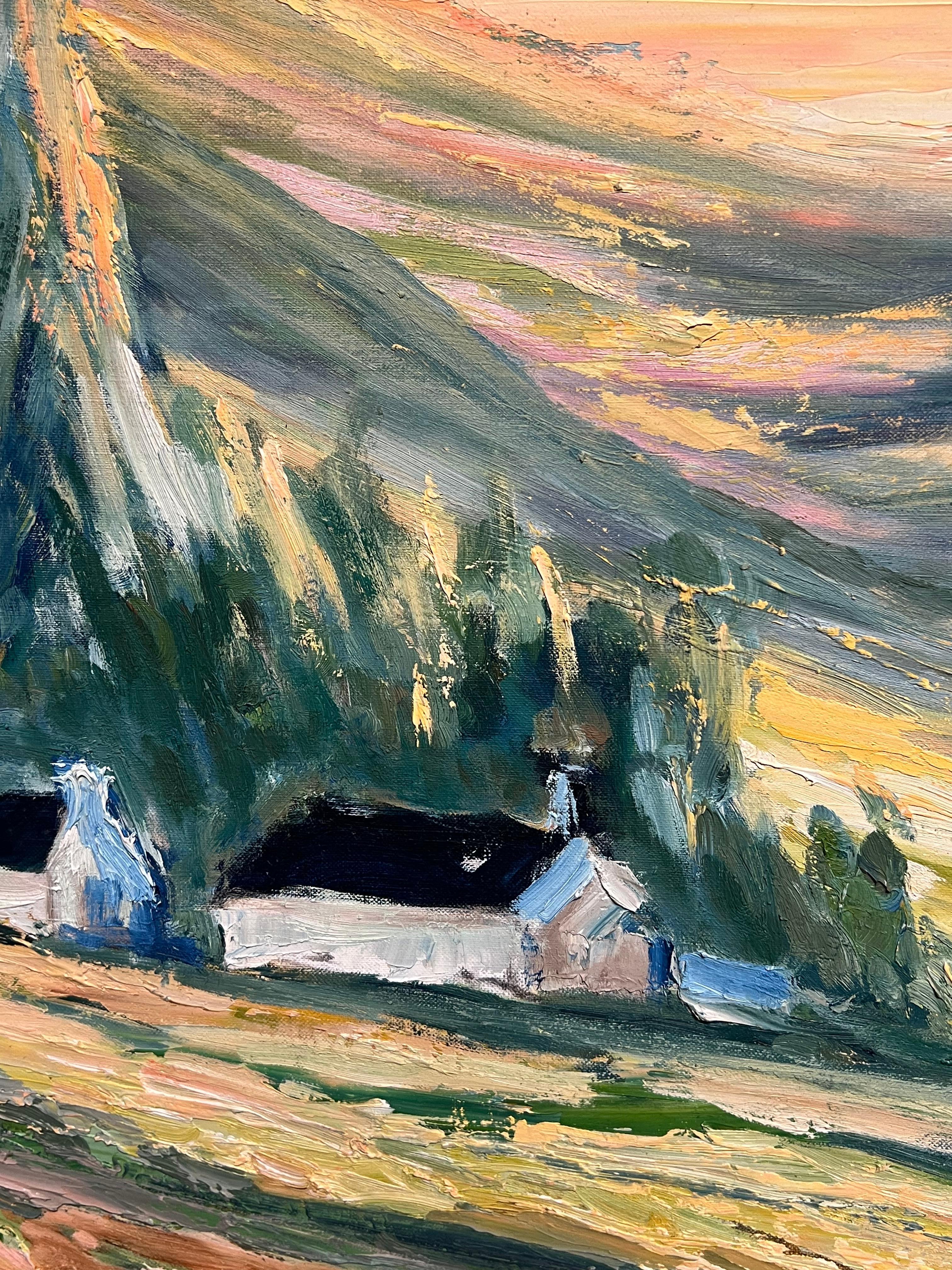 Französisches Golden Valley at Dusk Landschaft mit Rolling Hills und Cottages, Öl (Beige), Landscape Painting, von J.Bredeche