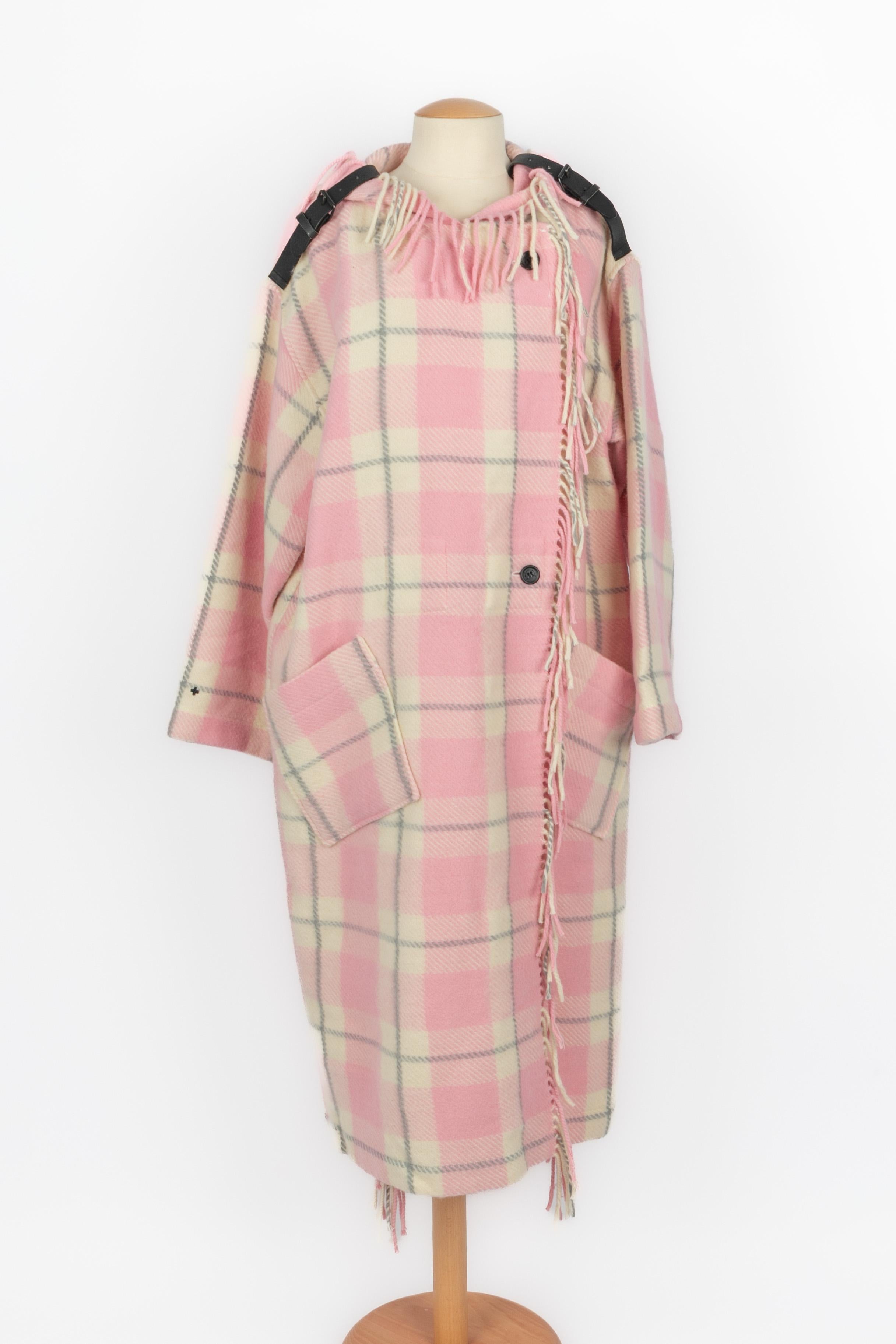 CASTELBAJAC - Abrigo de lana de tartán beige y rosa con una tira de cuero negro en los hombros. Talla 46FR indicada, se ajusta a una 40FR/42FR/44FR.

Estado:
Muy buen estado

Dimensiones:
Anchura de los hombros: 56 cm - Pecho: 61 cm - Longitud de