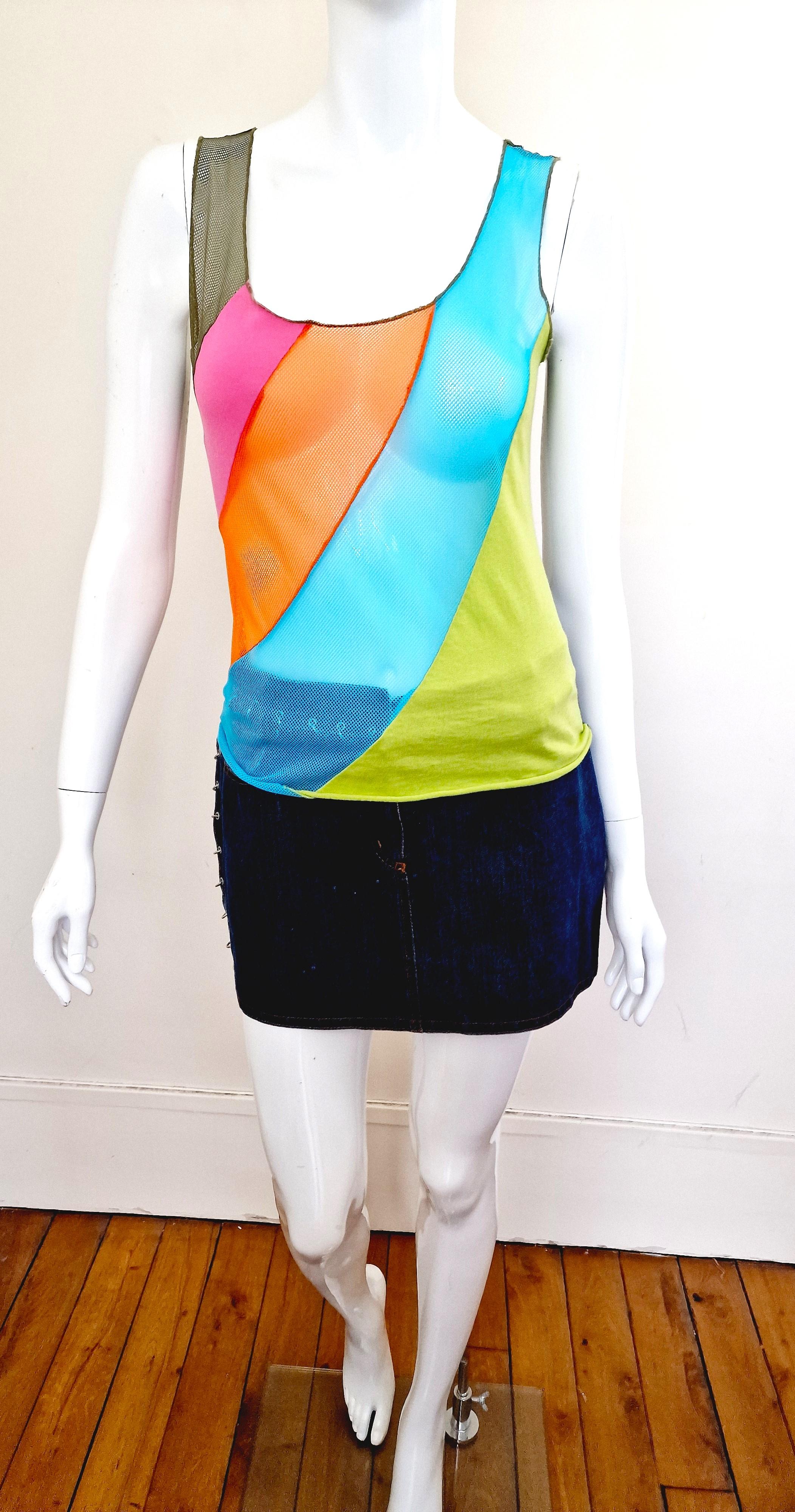 JC de Castelbajac super vintage net top!
From the eraly Castelbajac`s years!
Transparent.
Rainbow tab on the back.

LIKE NEW!

SIZE
Men: XS to small.
Women: from small to medium.
Marked size: medium.
Length: 58 cm / 22.8 inch
Bust: 41 cm / 16.1