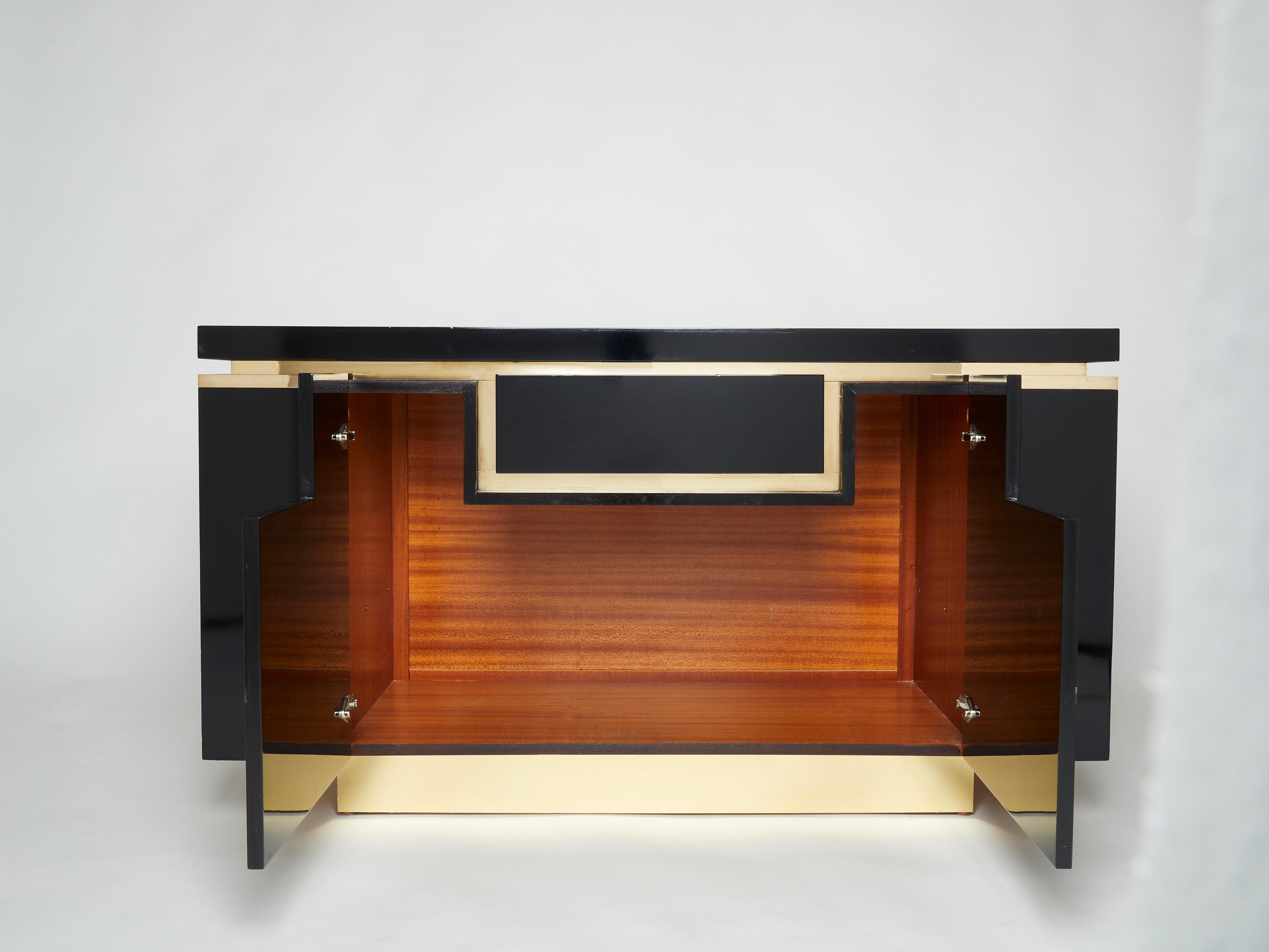 J.C. Mahey Brass Black Lacquered Sideboard Bar Cabinet 1970s In Good Condition For Sale In Paris, IDF