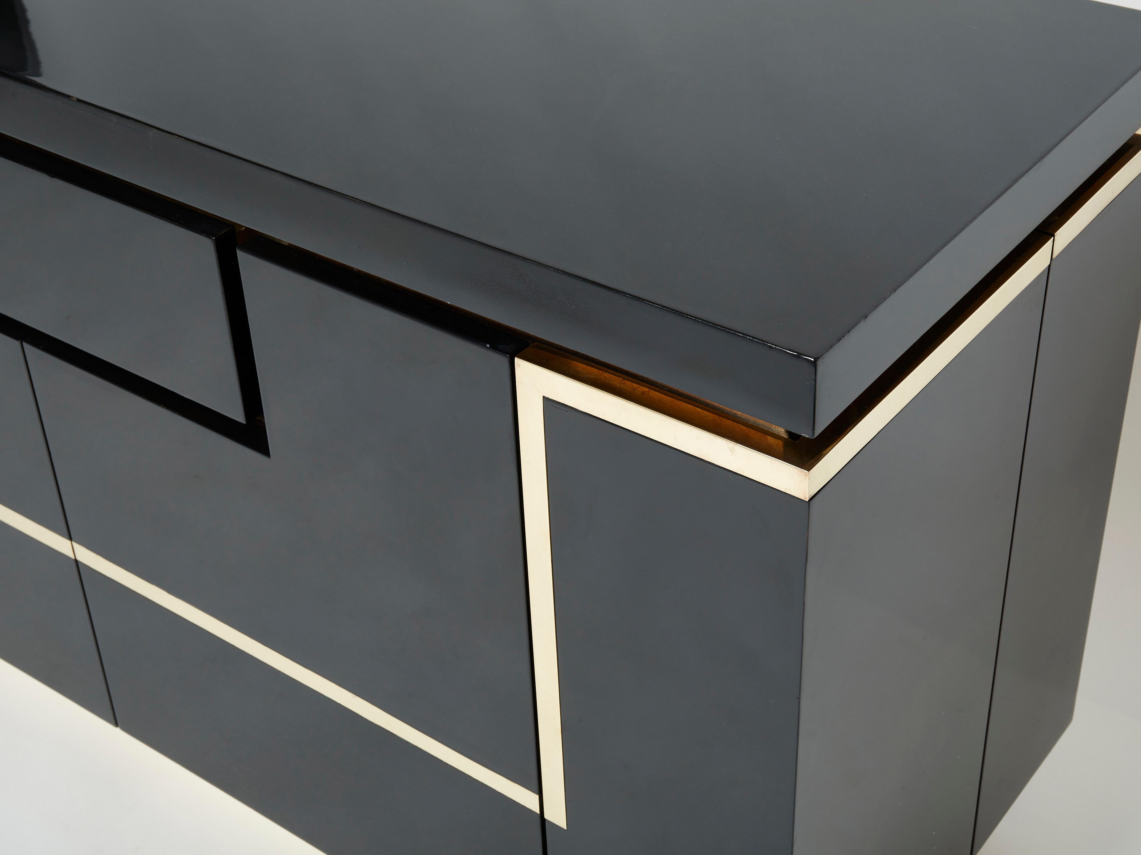 J.C. Aparador mueble bar lacado en negro Mahey Brass Años 70 finales del siglo XX en venta