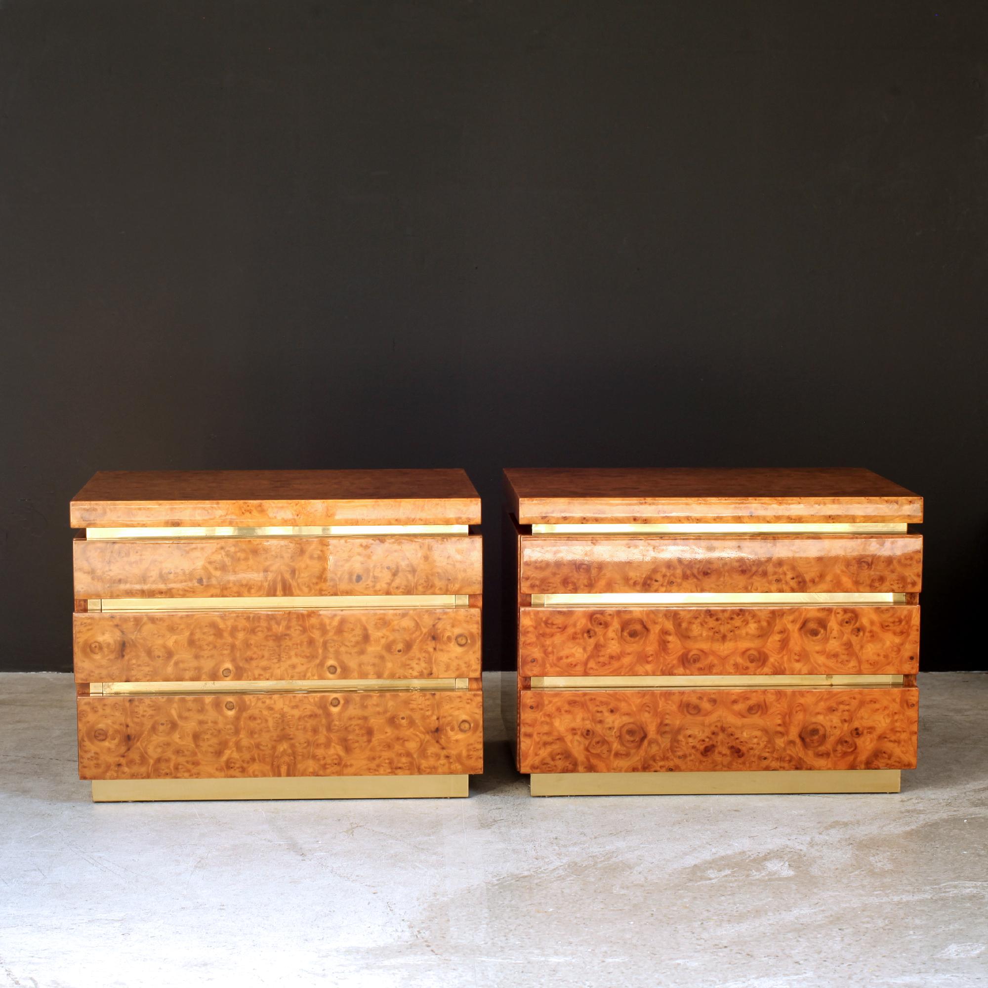 Mid-Century Modern J.C. Mahey Pair of Burl Elm and Brass Nightstands Chests Side Table France 1970s