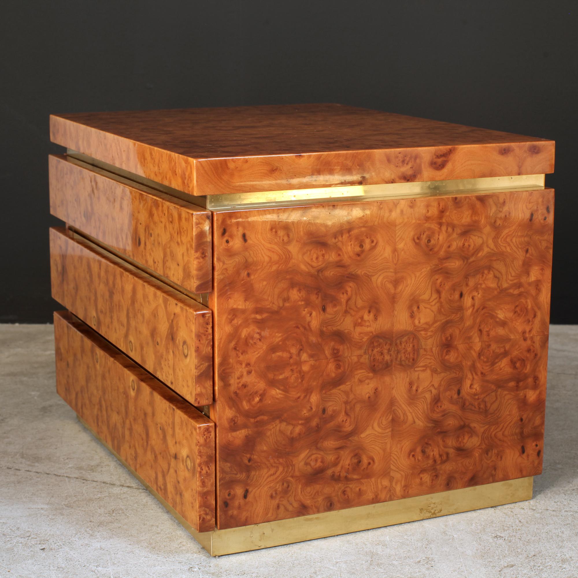 J.C. Mahey Pair of Burl Elm and Brass Nightstands Chests Side Table France 1970s In Good Condition In Saint  Ouen, FR
