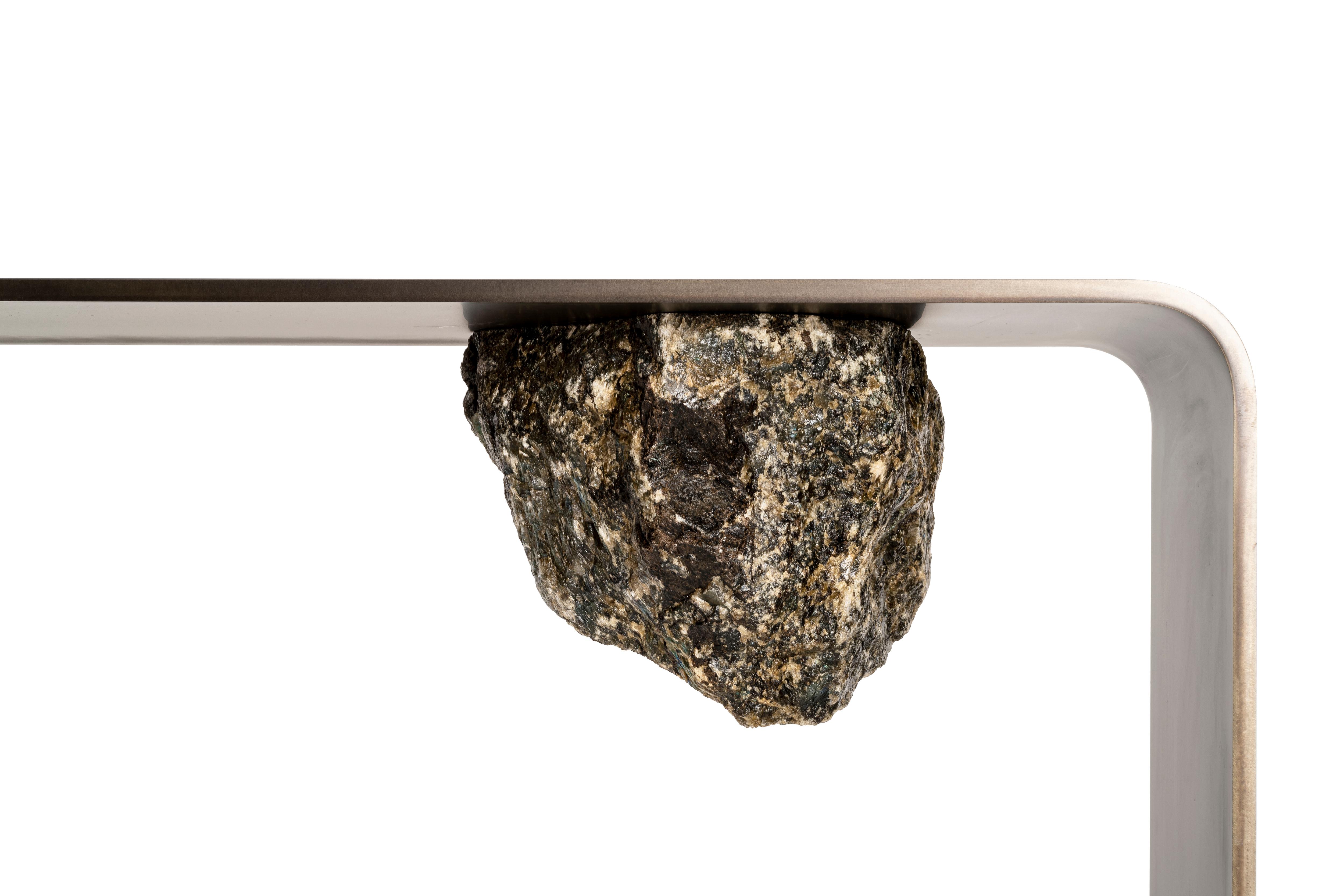 Moderno Console Agment del XXI secolo con elementi in labradorite grezza di CTRLZAK in vendita