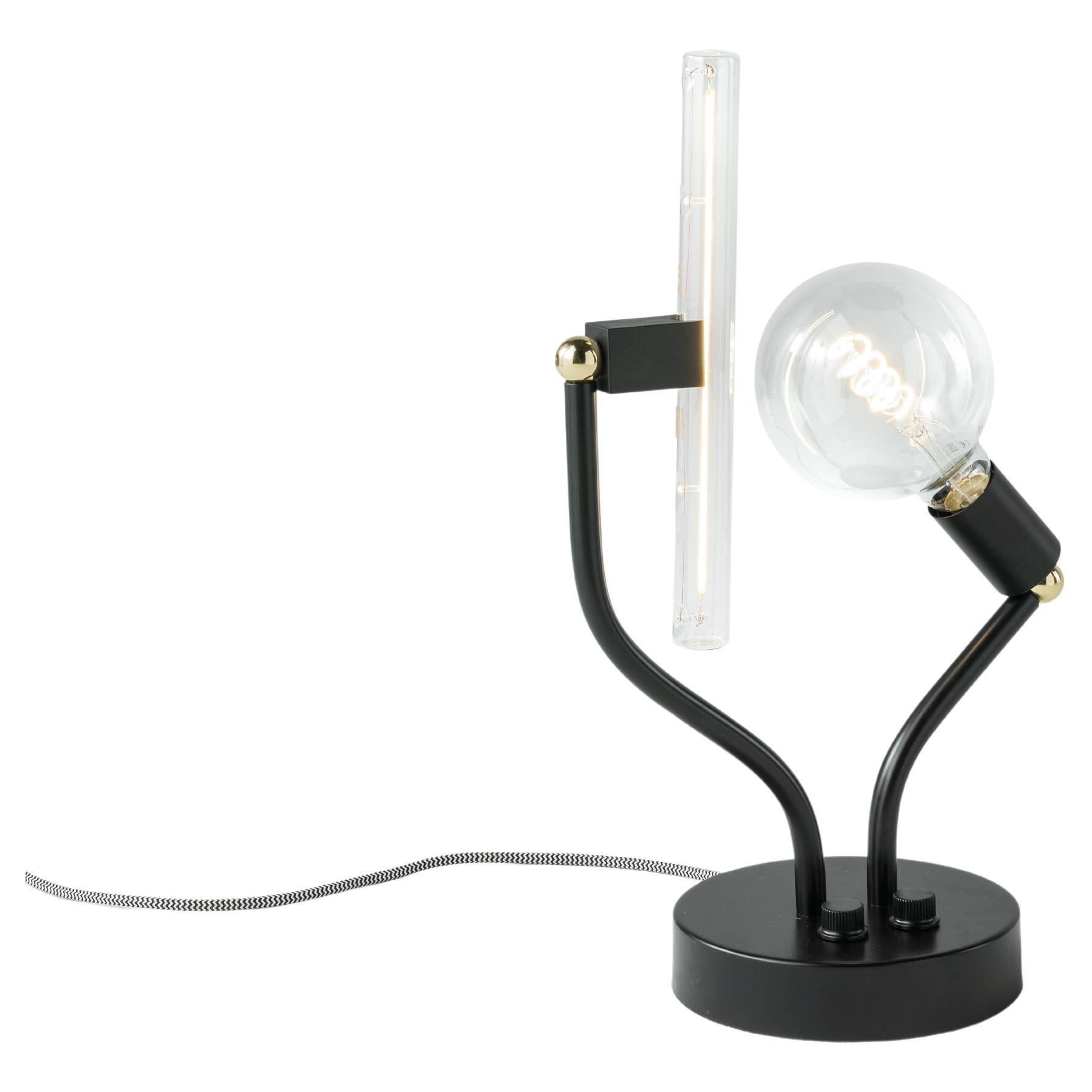 Lampe de bureau Naginam M du 21e siècle en métal par Studio Rlon en vente
