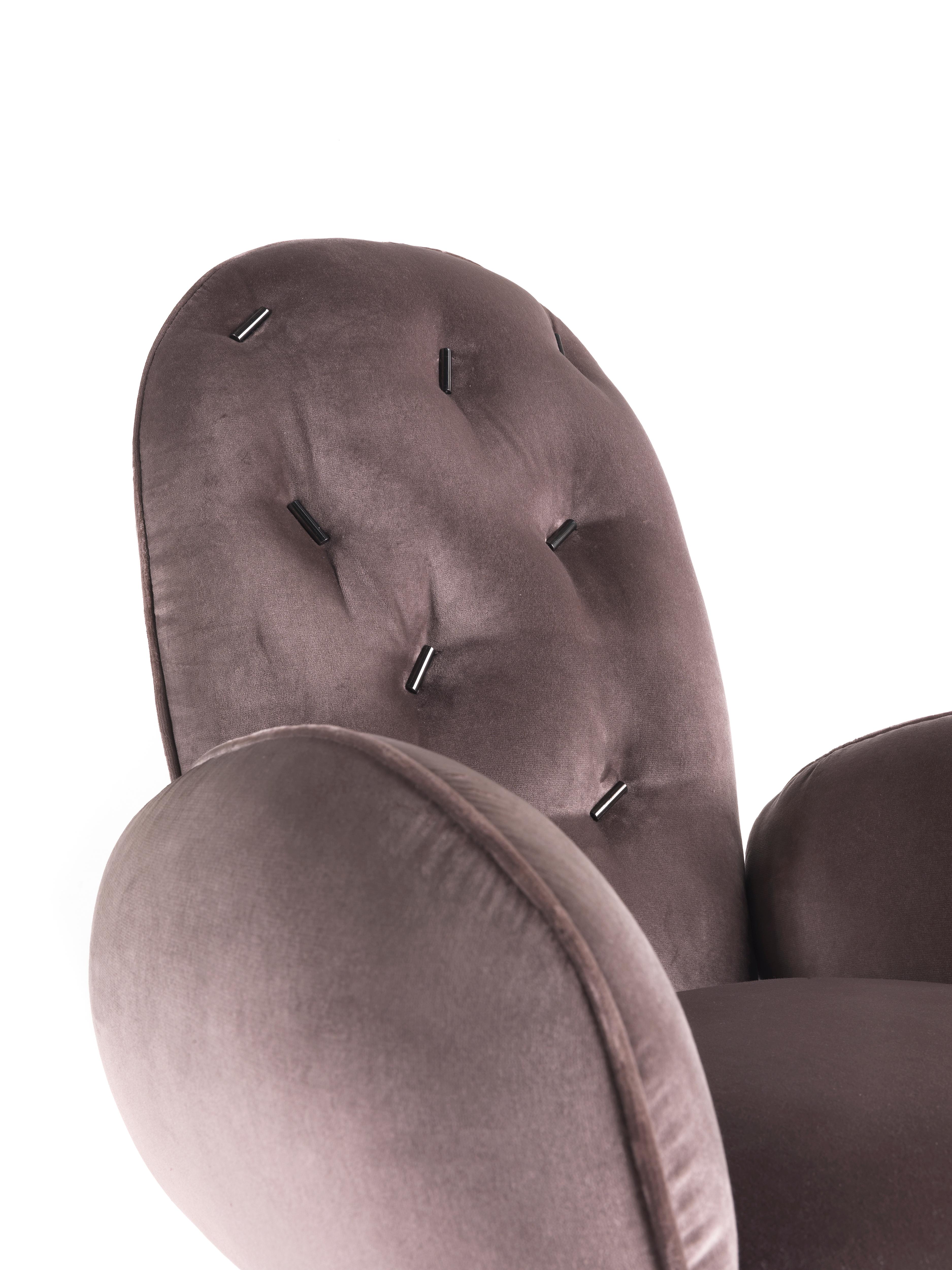 Ttemic-Stuhl des 21. Jahrhunderts mit Armlehnen aus lavendelfarbenem Samt von Matteo Cibic (Moderne) im Angebot