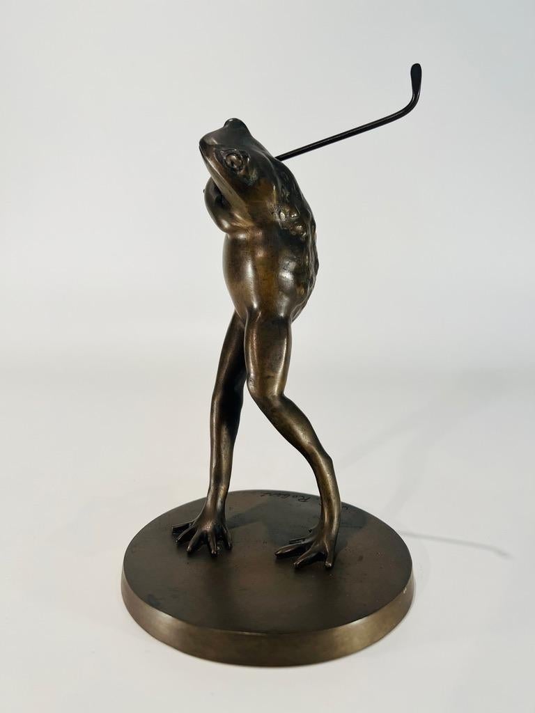 Incroyable bronze Art Déco de A.C.Robert France représentant une grenouille jouant au golf vers 1930.