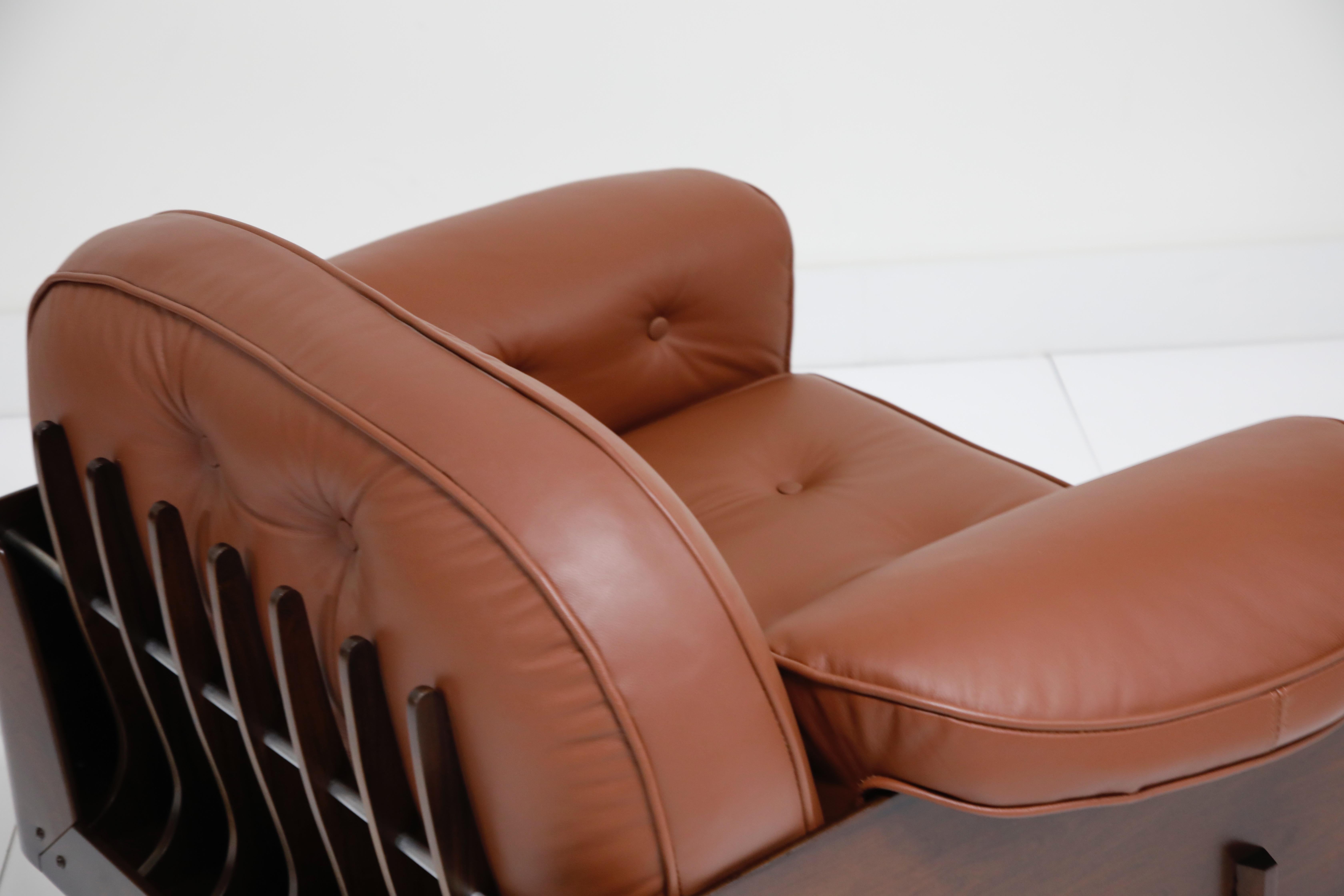 J.D. Moveis e Decoracoes Brazilian Rosewood and Leather Lounge Chair, 1960s 8
