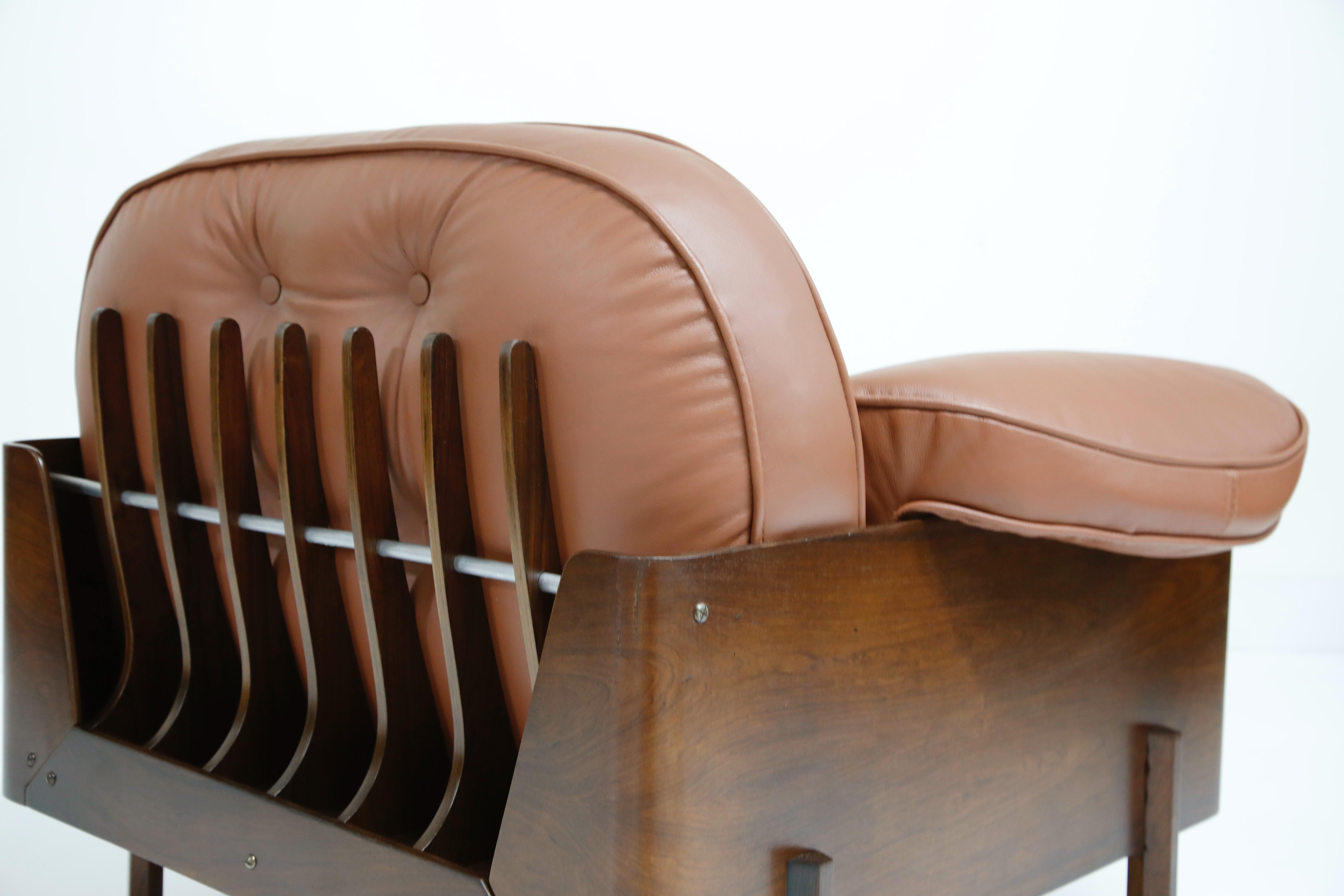 J.D. Moveis e Decoracoes Brazilian Rosewood and Leather Lounge Chair, 1960s 10