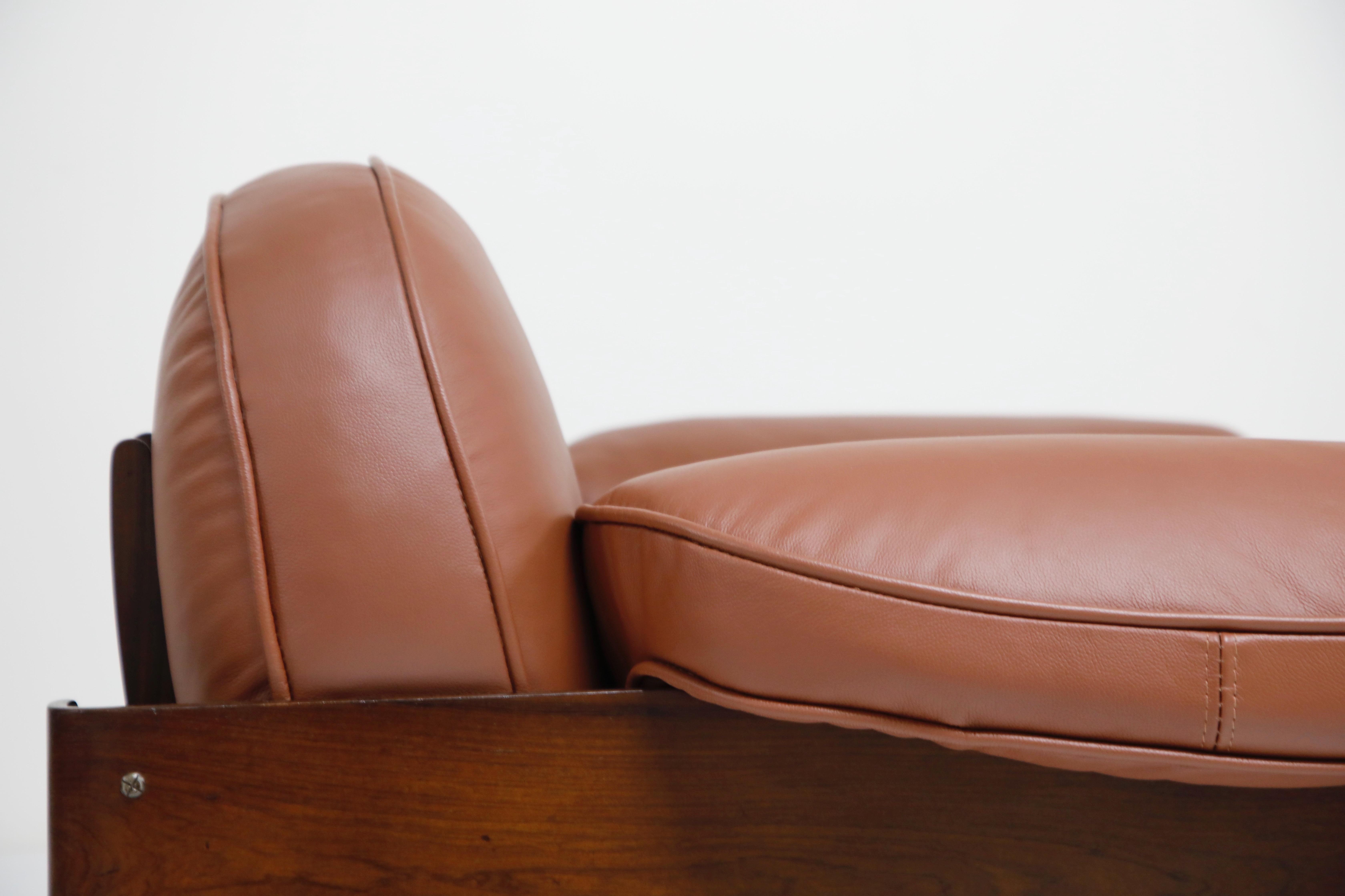 J.D. Moveis e Decoracoes Brazilian Rosewood and Leather Lounge Chair, 1960s 3