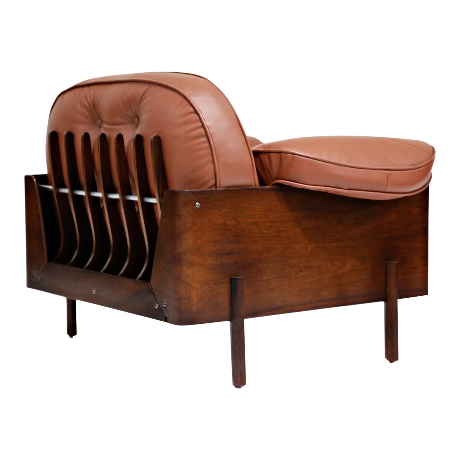J.D. Moveis e Decoracoes Brazilian Rosewood and Leather Lounge Chair, 1960s