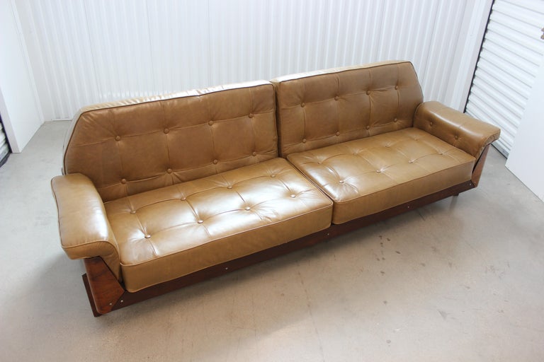 J.D. Moveis e Decoracoes Sofa, Brazilian Rosewood and Leather, circa 1960s For Sale 5