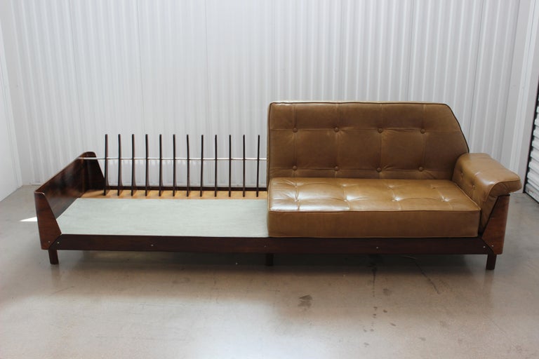 J.D. Moveis e Decoracoes Sofa, Brazilian Rosewood and Leather, circa 1960s For Sale 2