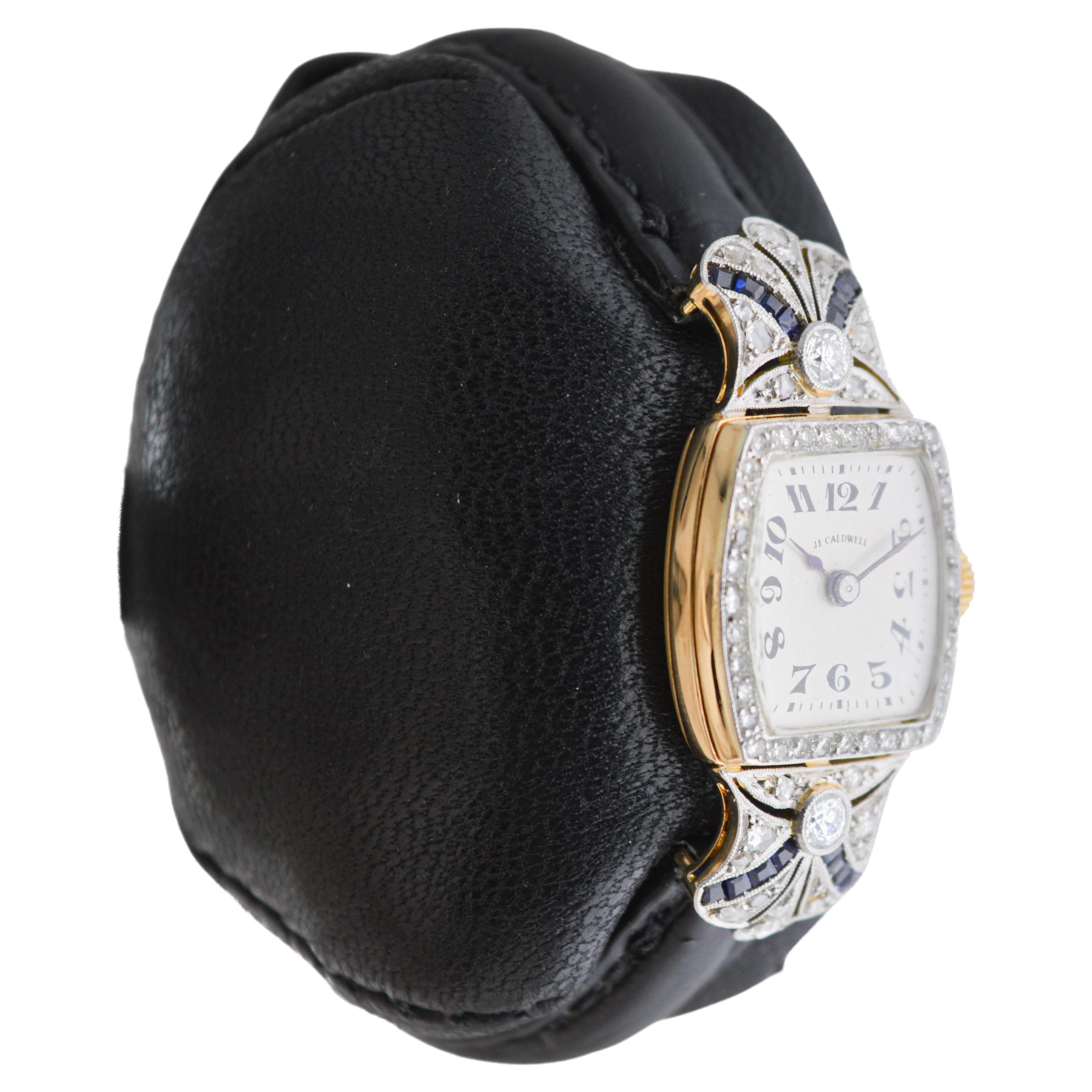 J.E Caldwell 18 Karat massives Gold Art Deco Damenuhr mit Diamanten und Saphiren im Zustand „Hervorragend“ im Angebot in Long Beach, CA