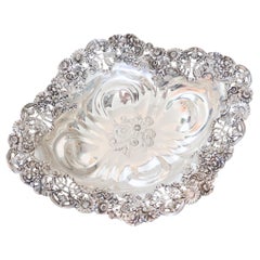 J.E. CALDWELL 1910 Large Decorative art nouveau Tray In .925 Sterling Silver